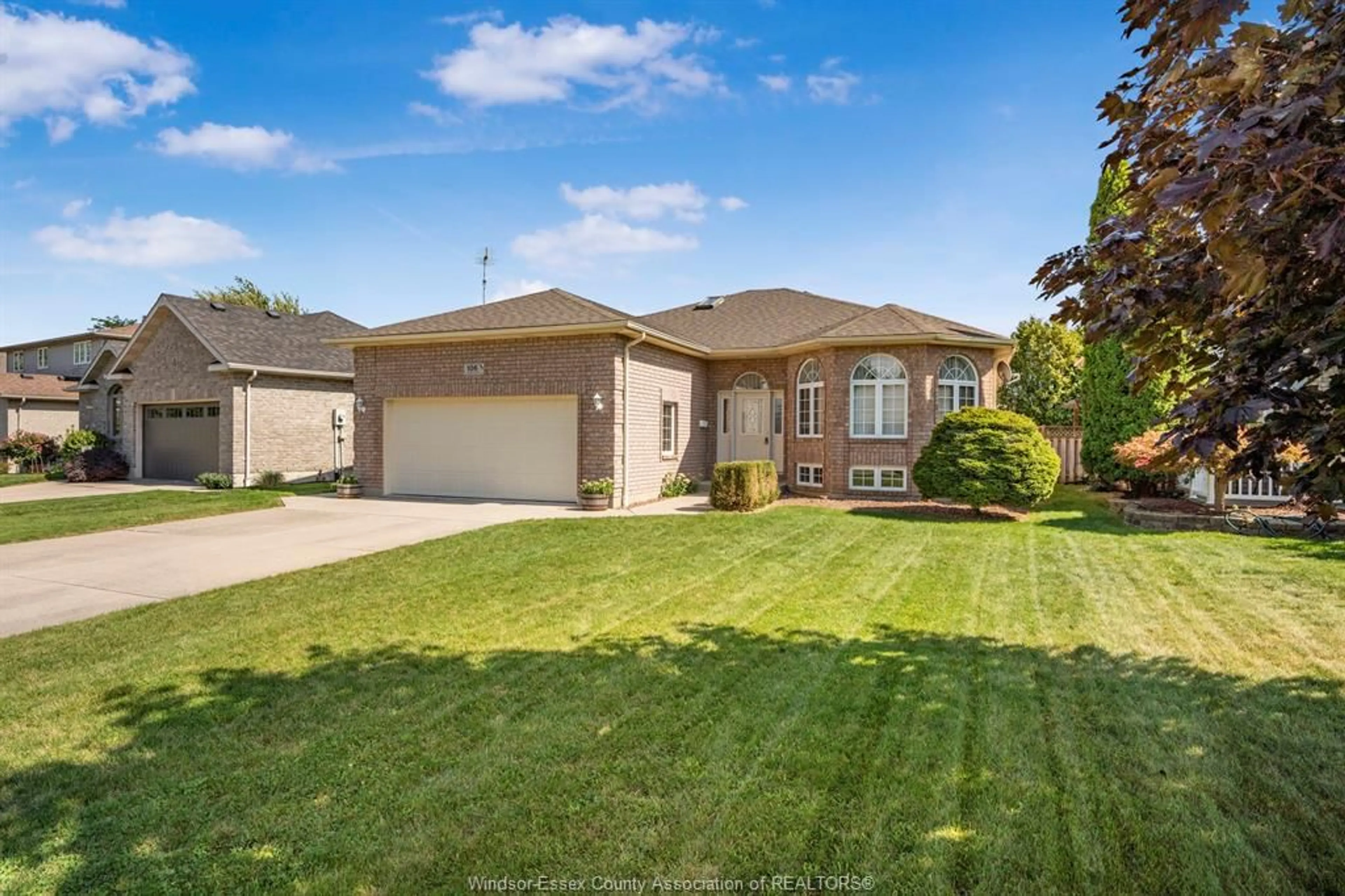 A pic from outside/outdoor area/front of a property/back of a property/a pic from drone, street for 106 BALMORAL, Chatham Ontario N7L 5P2