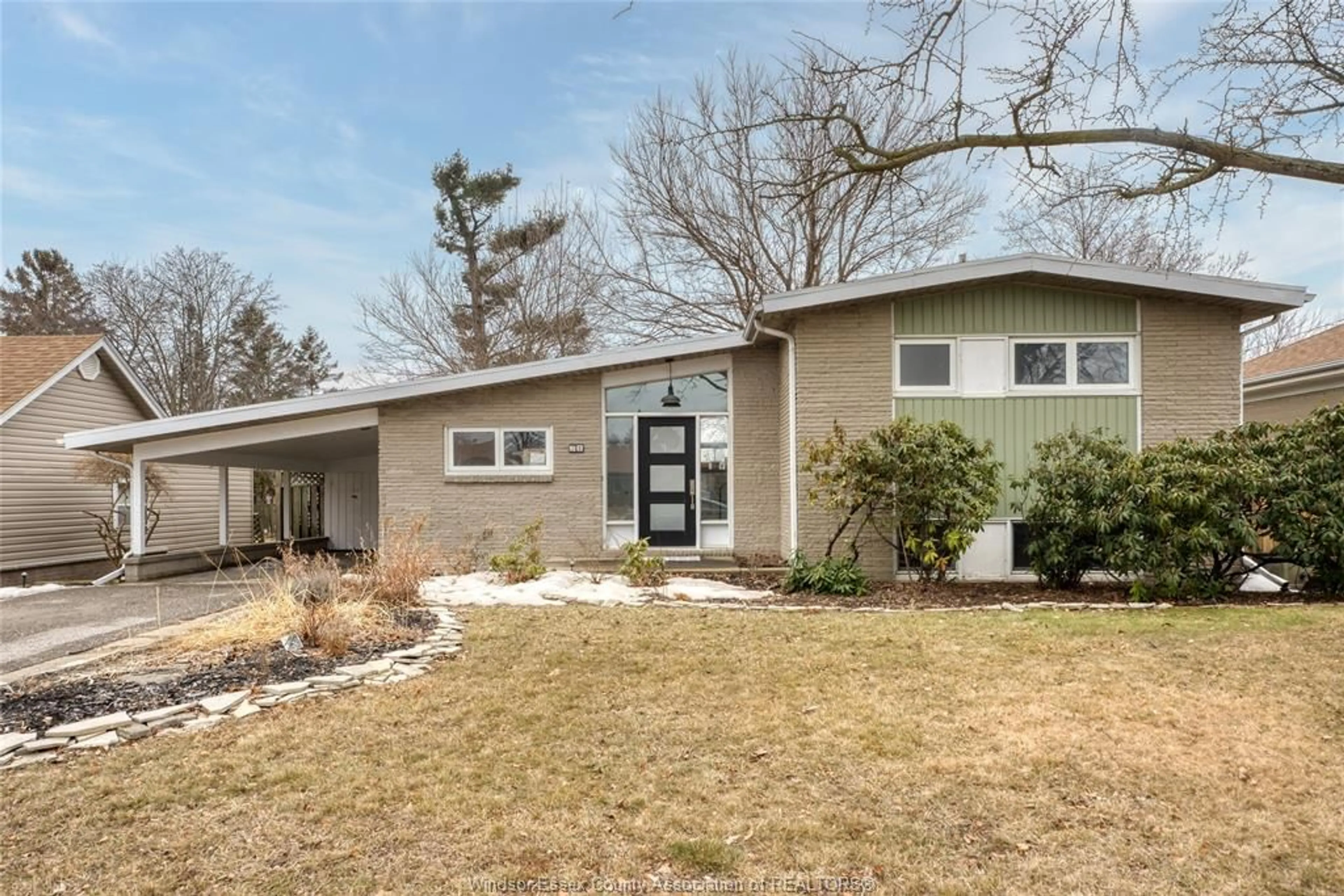 Home with vinyl exterior material, street for 32 MELROSE Ave, Leamington Ontario N8H 2J2