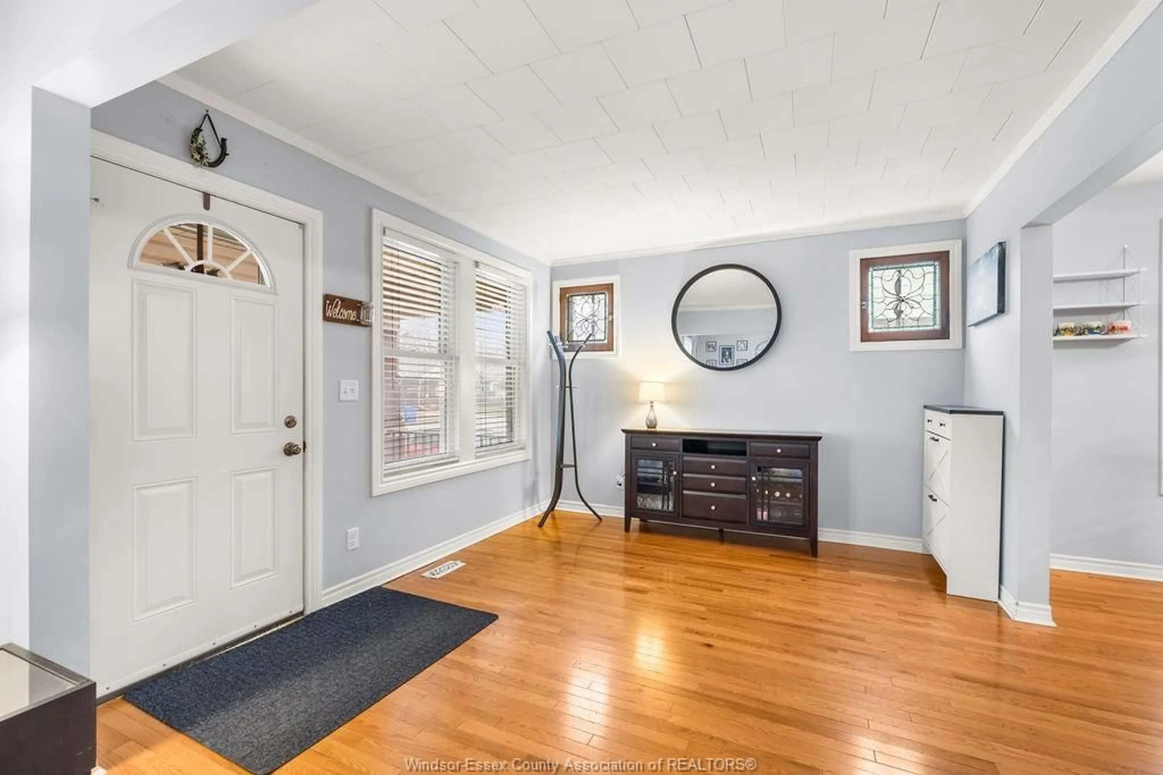 Indoor entryway for 1726 Pillette Rd, Windsor Ontario N8Y 3C6