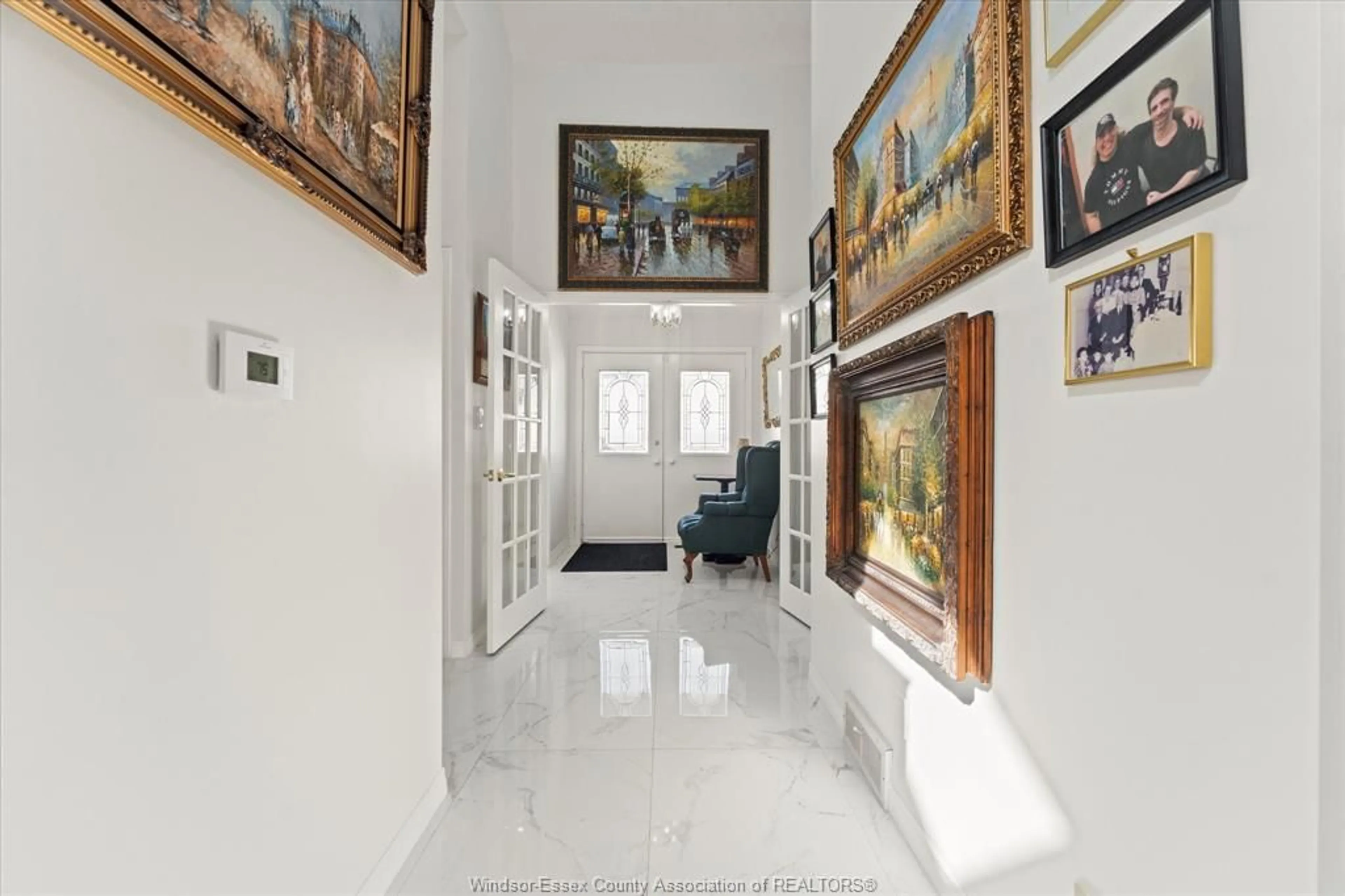 Indoor foyer for 1467 GUILDWOOD Cres, LaSalle Ontario N9H 2B3