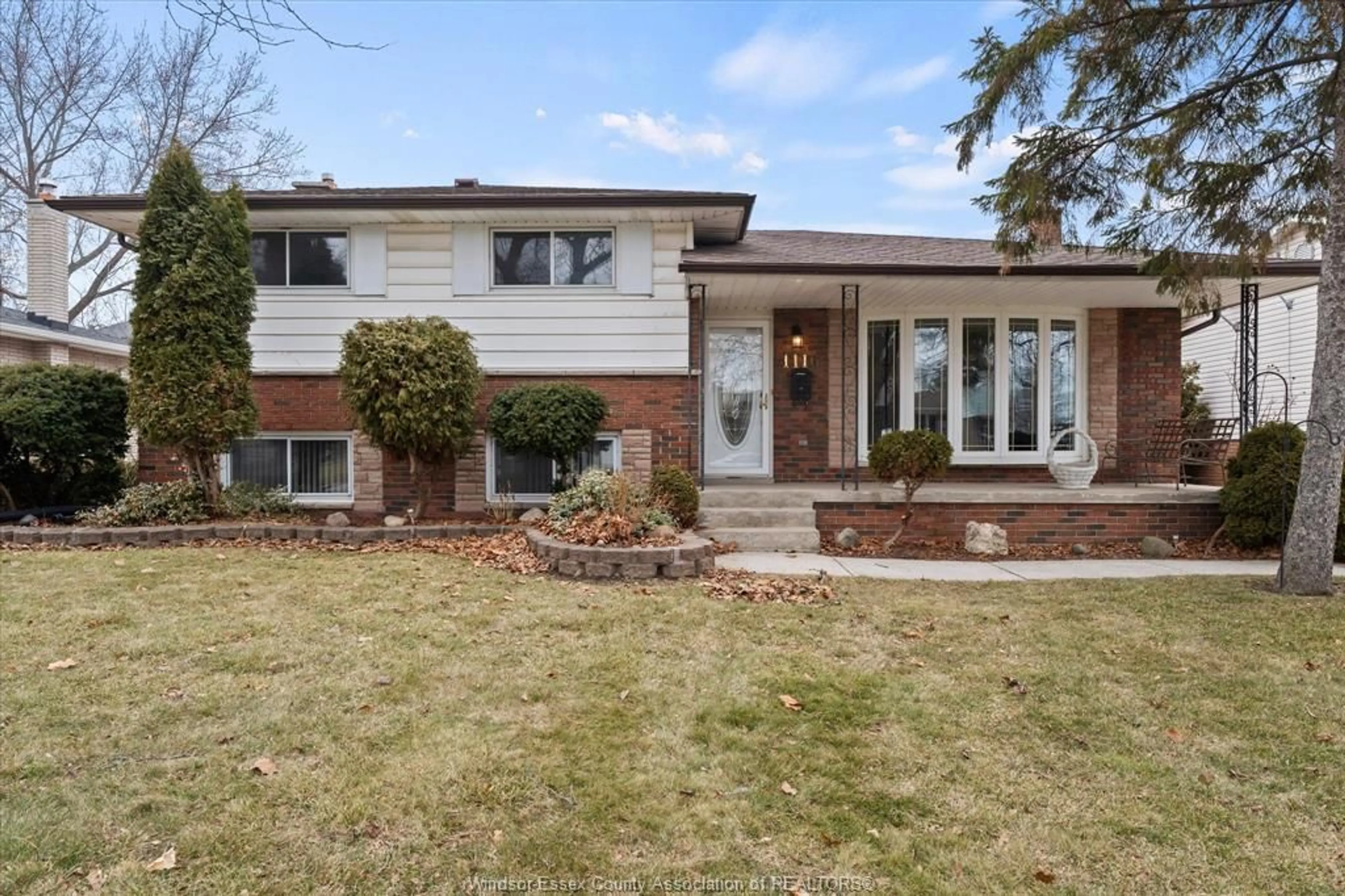 Home with brick exterior material, street for 1116 SUMACH Cres, Windsor Ontario N8S 2S4