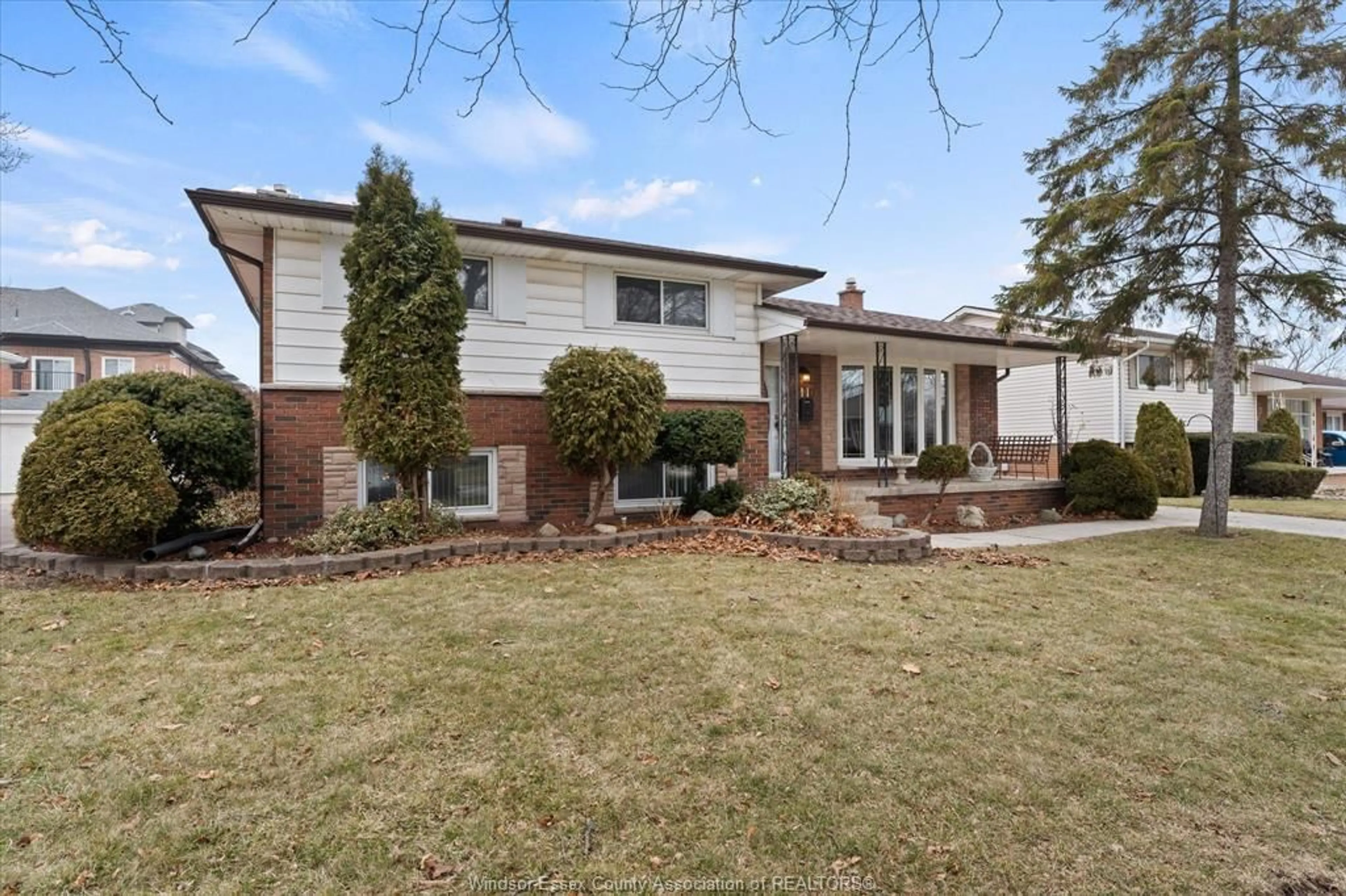 Home with brick exterior material, street for 1116 SUMACH Cres, Windsor Ontario N8S 2S4