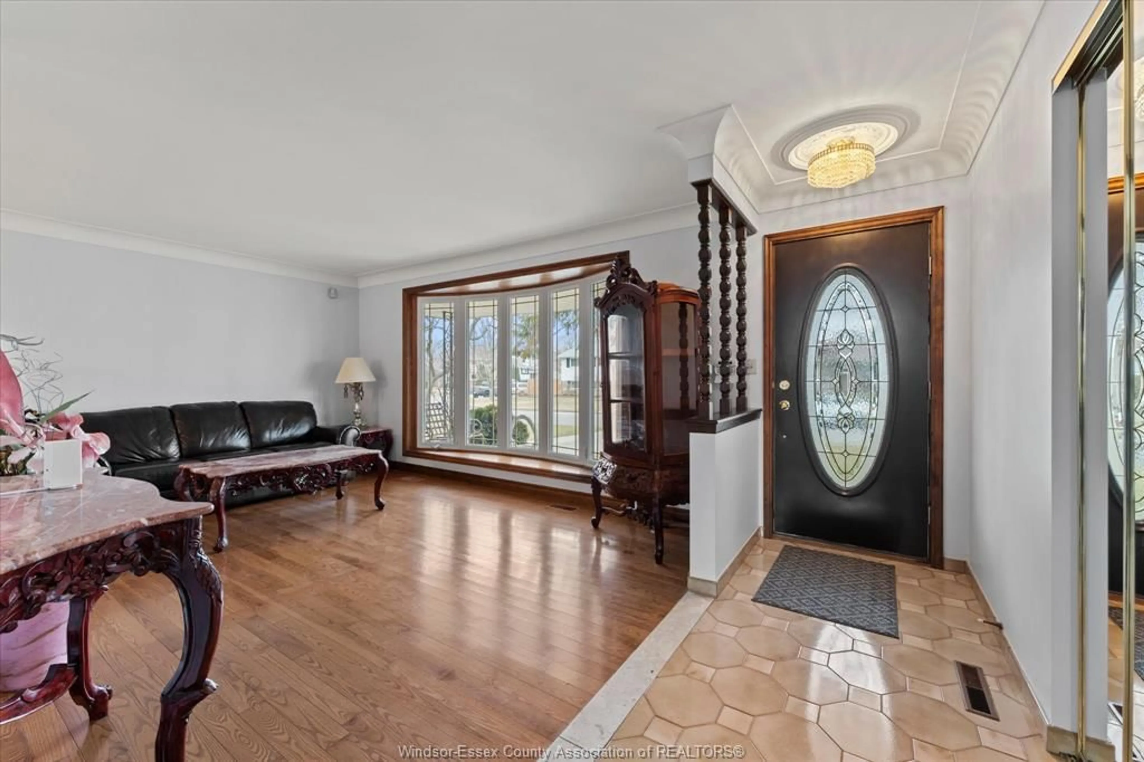 Indoor foyer for 1116 SUMACH Cres, Windsor Ontario N8S 2S4