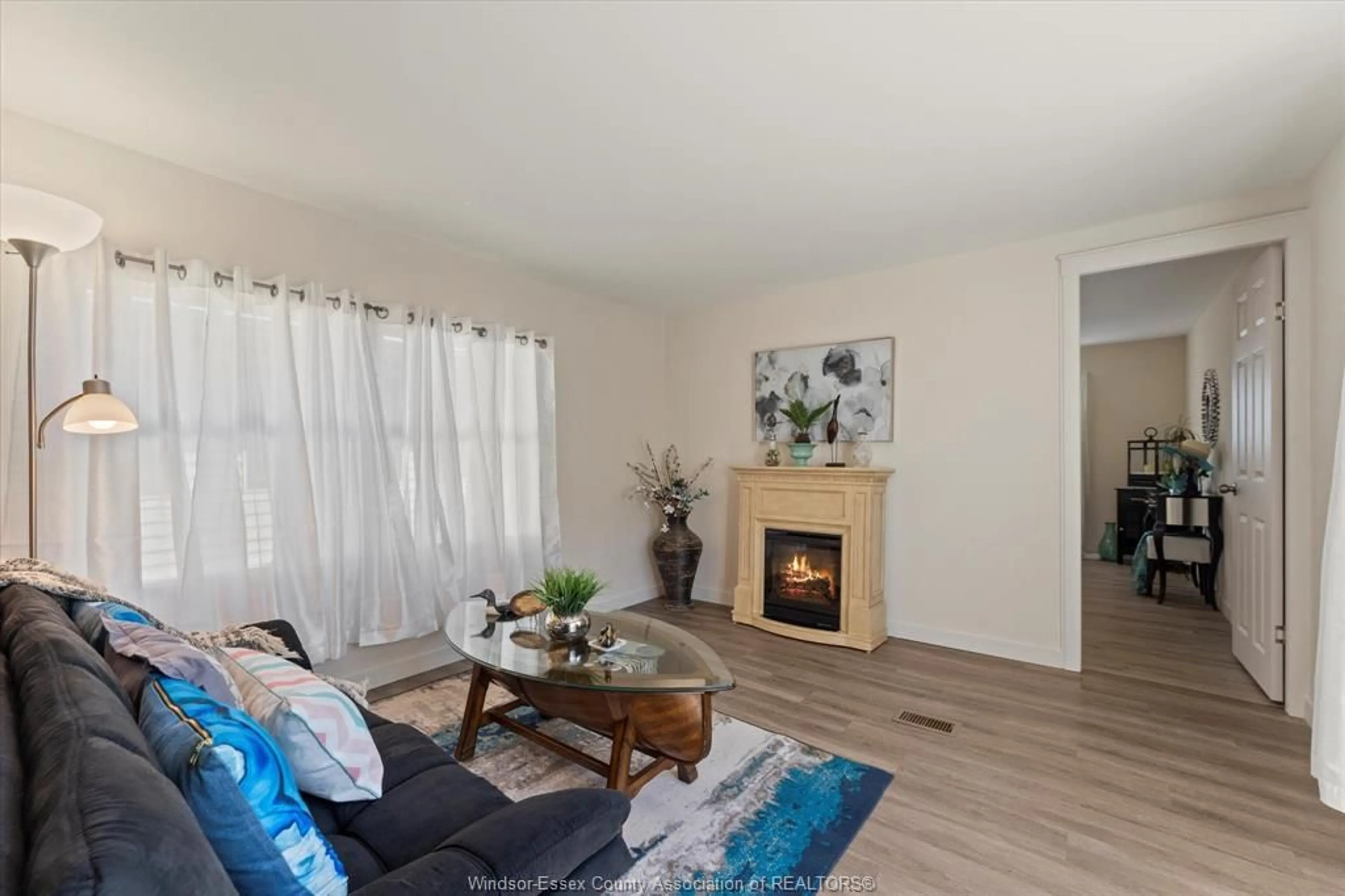 Living room with furniture, wood/laminate floor for 709 HERITAGE Rd #19, Kingsville Ontario N9Y 3B1