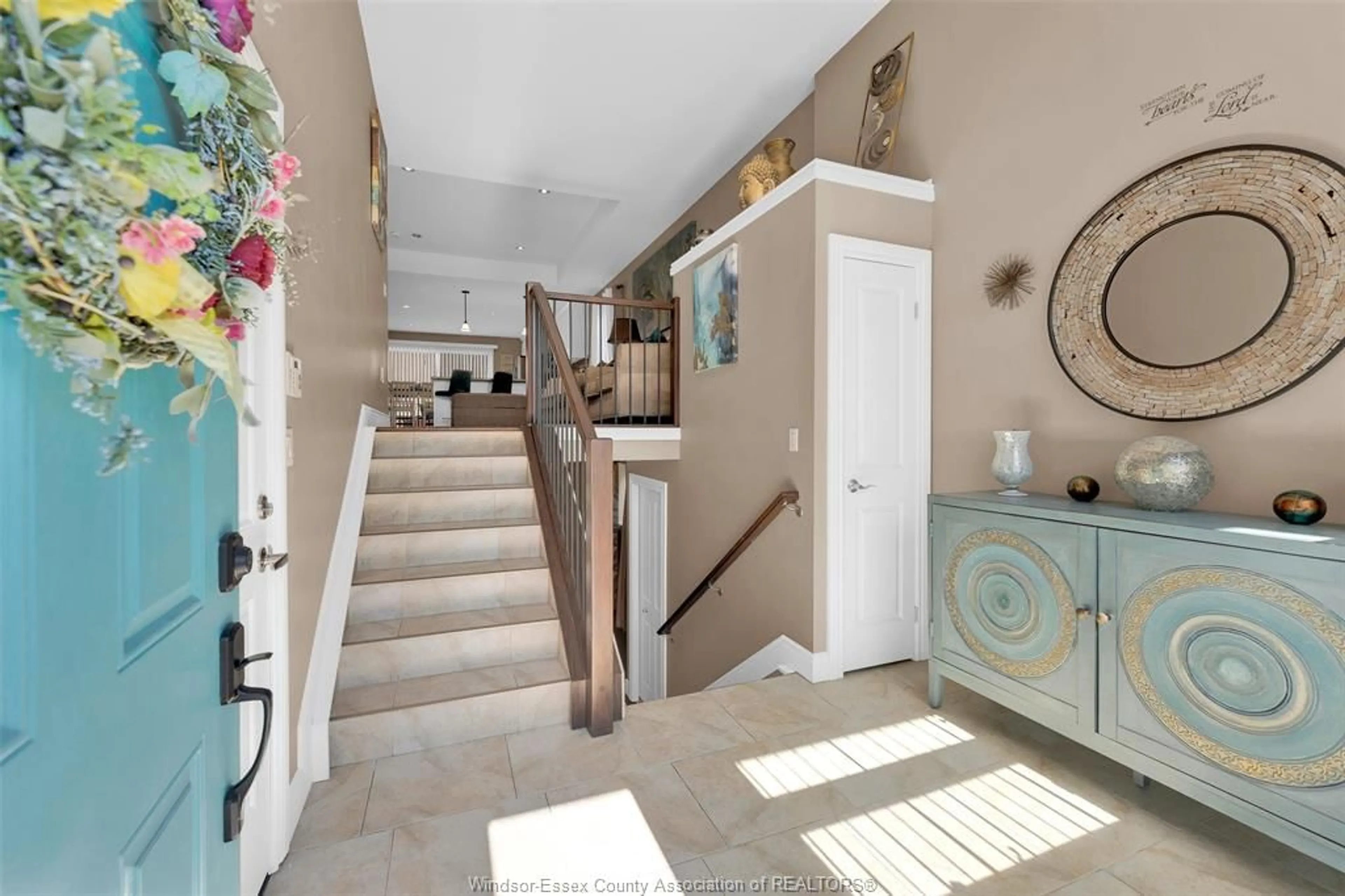 Indoor entryway for 11926 MAITLAND Ave, Windsor Ontario N8P 0B9