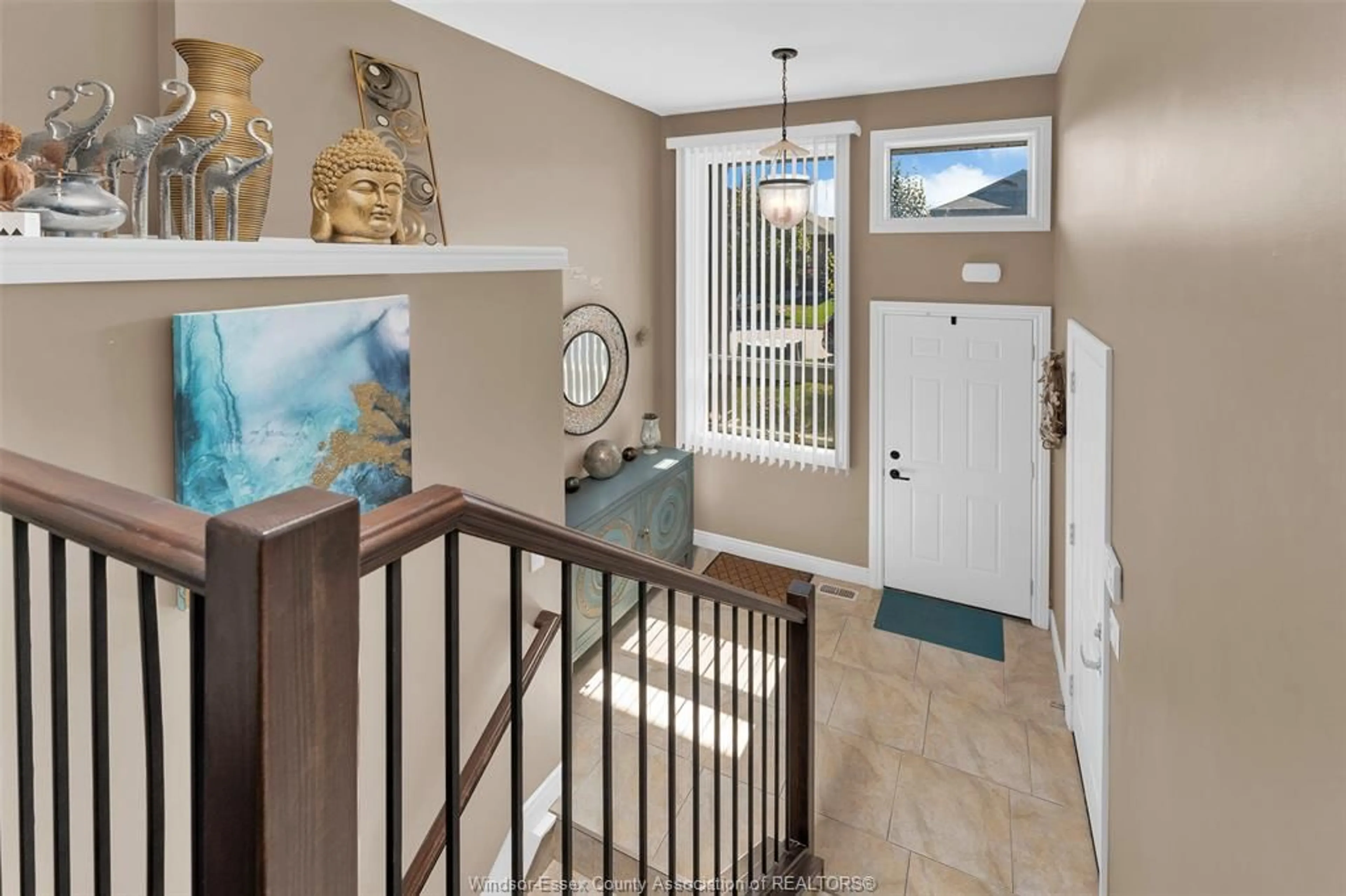 Indoor entryway for 11926 MAITLAND Ave, Windsor Ontario N8P 0B9