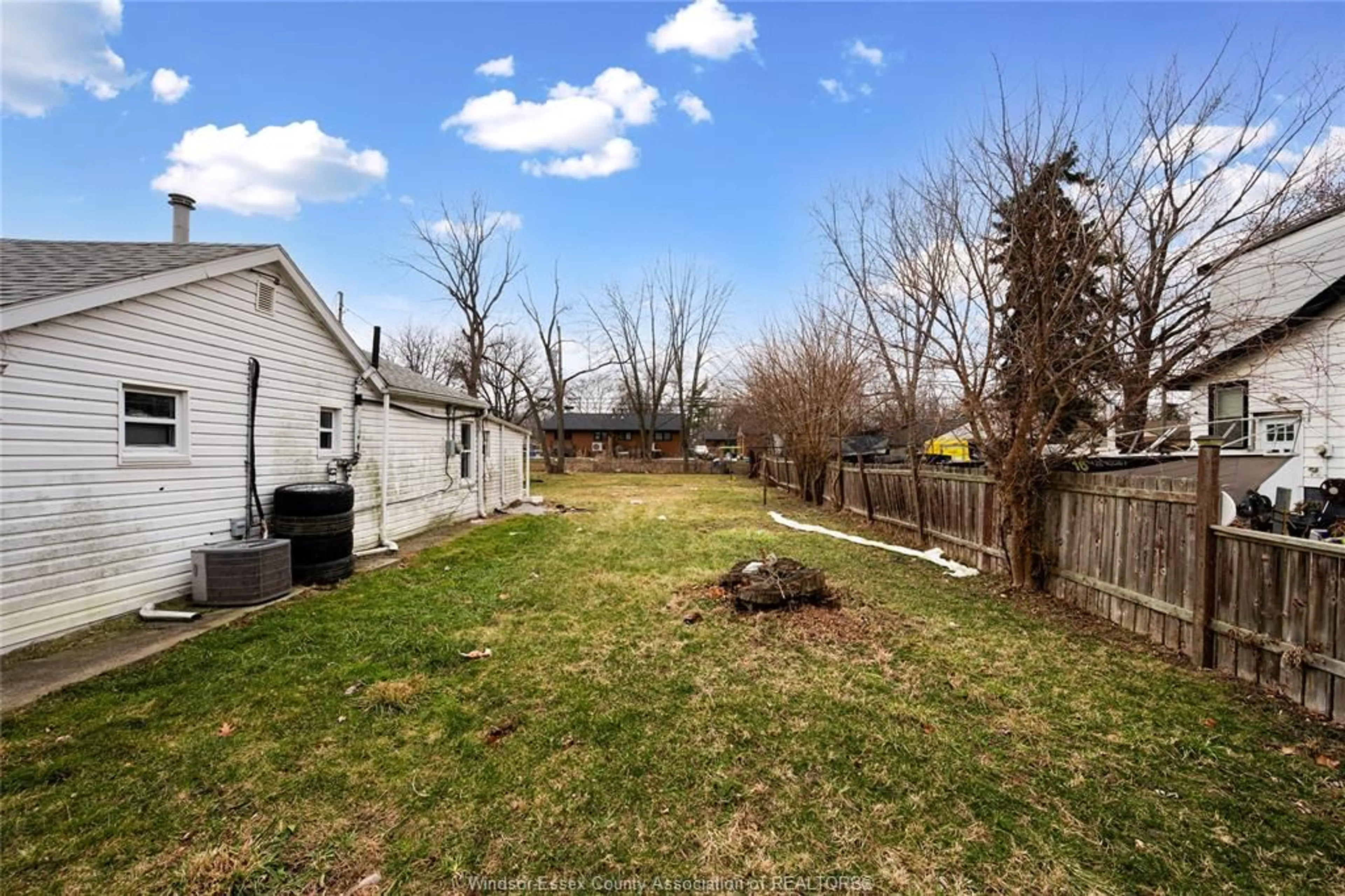 Unknown for 1763 Dominion Blvd, Windsor Ontario N9B 3H6