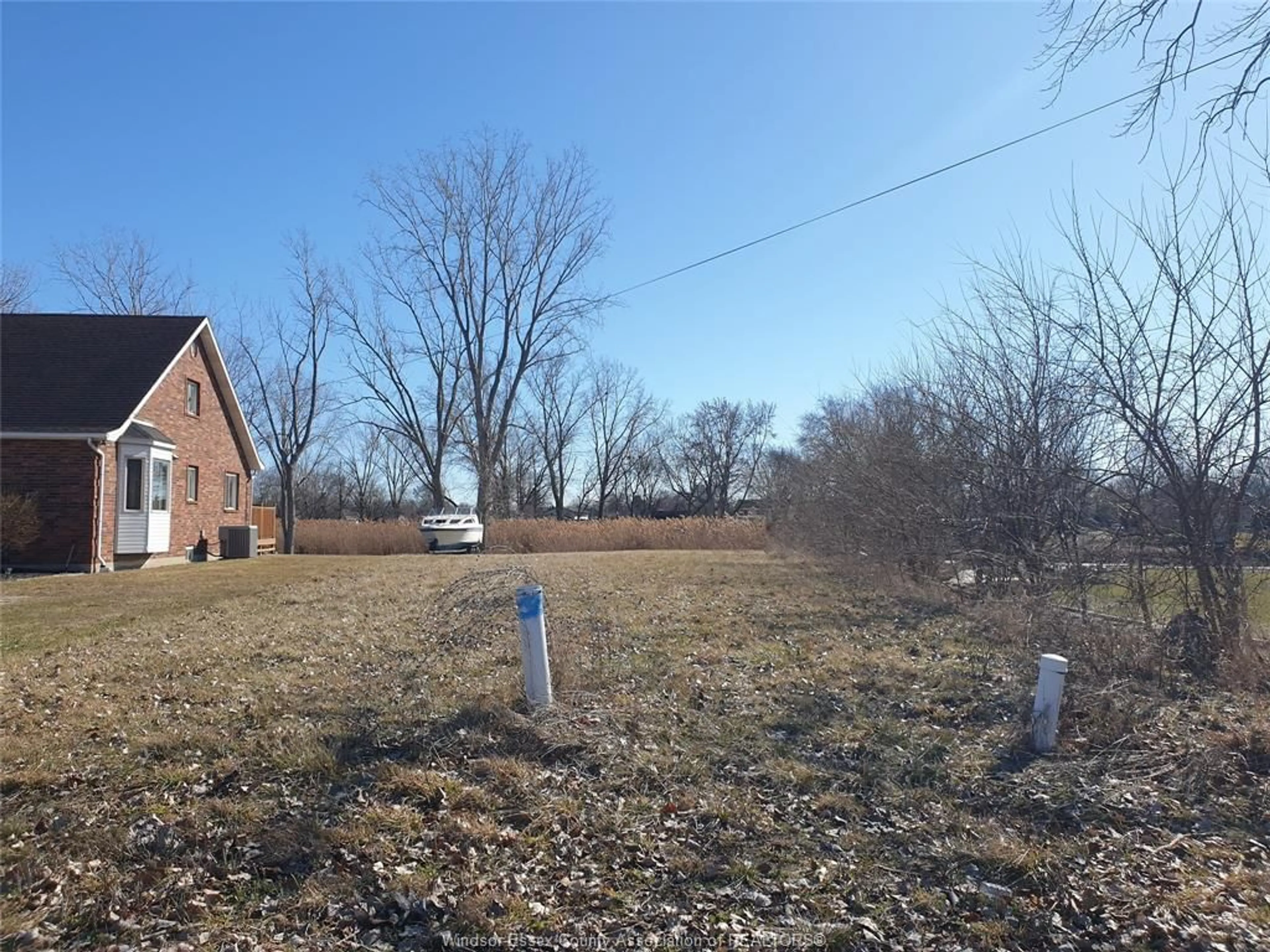 A pic from outside/outdoor area/front of a property/back of a property/a pic from drone, unknown for 629 FRONT Rd, LaSalle Ontario N9J 1A5