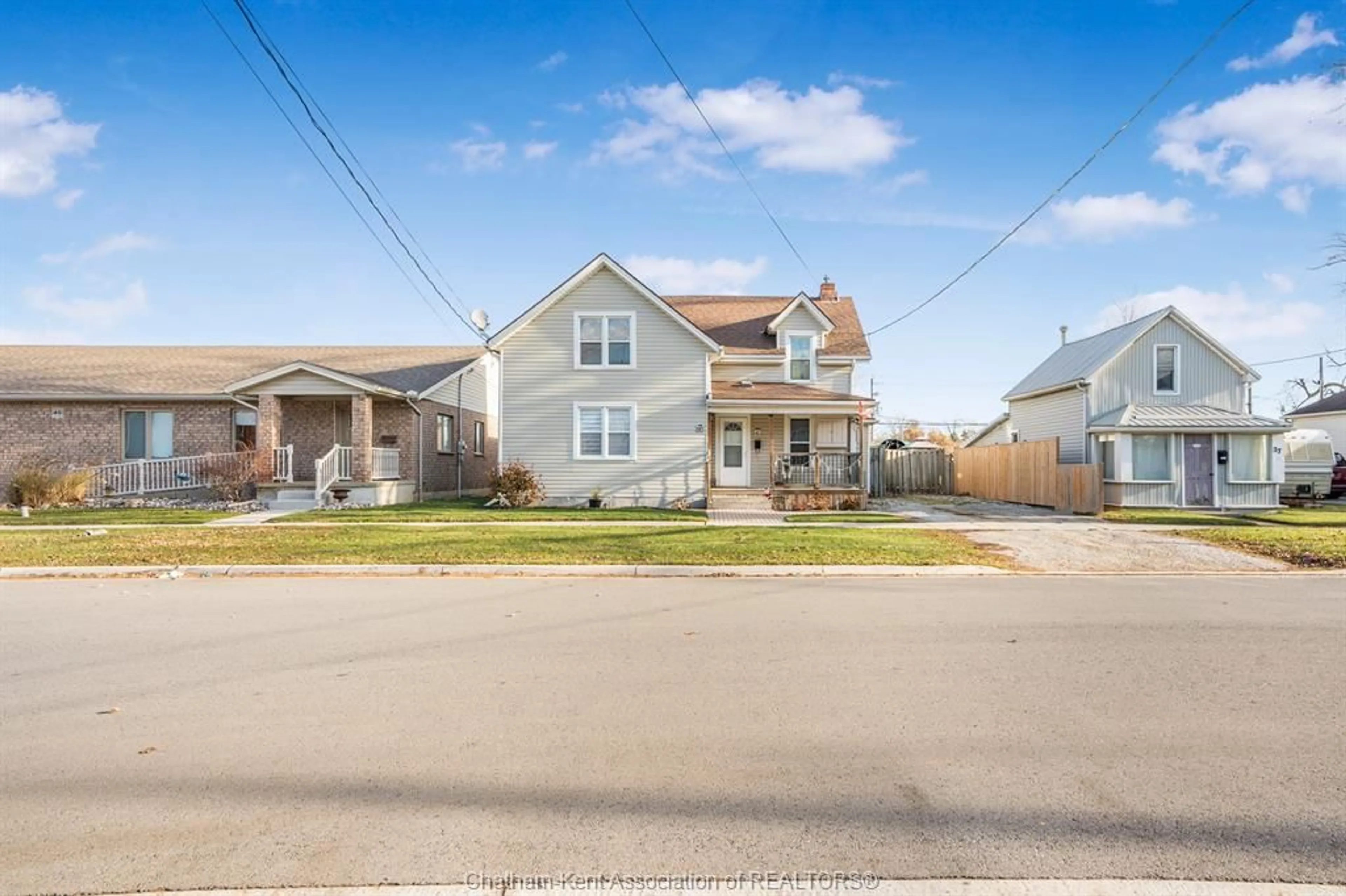 Unknown for 41 Woods St, Chatham Ontario N7L 3P9