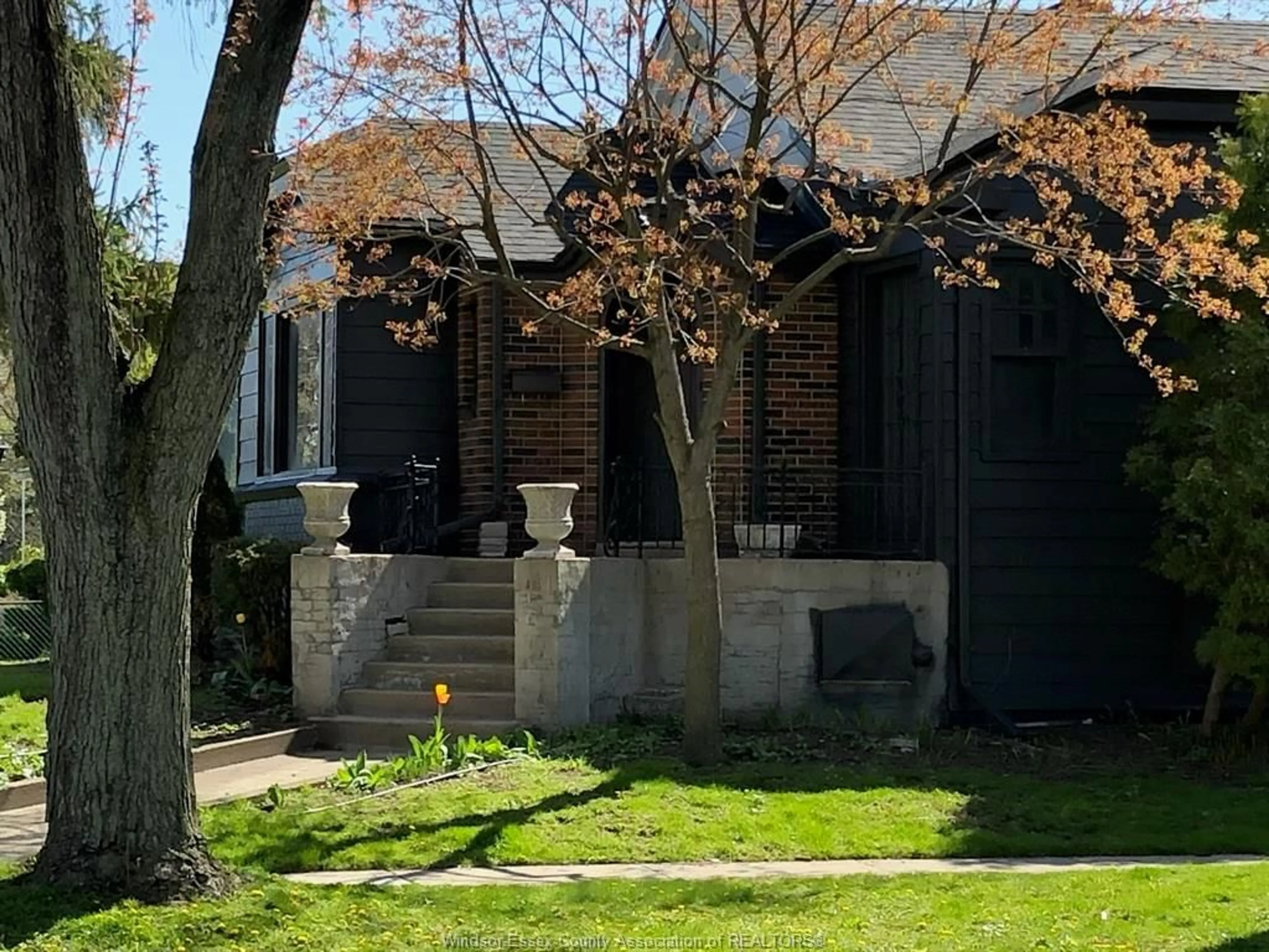 Unknown for 5425 RIVERSIDE Dr, Windsor Ontario N8S 1A5