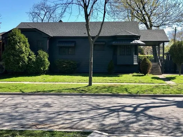 5425 RIVERSIDE Dr, Windsor 5