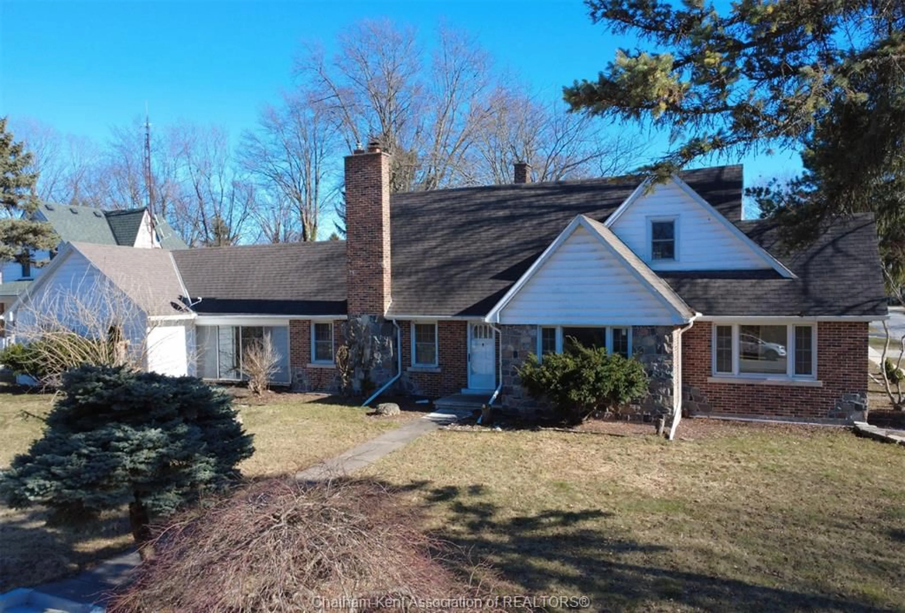 A pic from outside/outdoor area/front of a property/back of a property/a pic from drone, street for 89 Main St, Ridgetown Ontario N0P 2C0