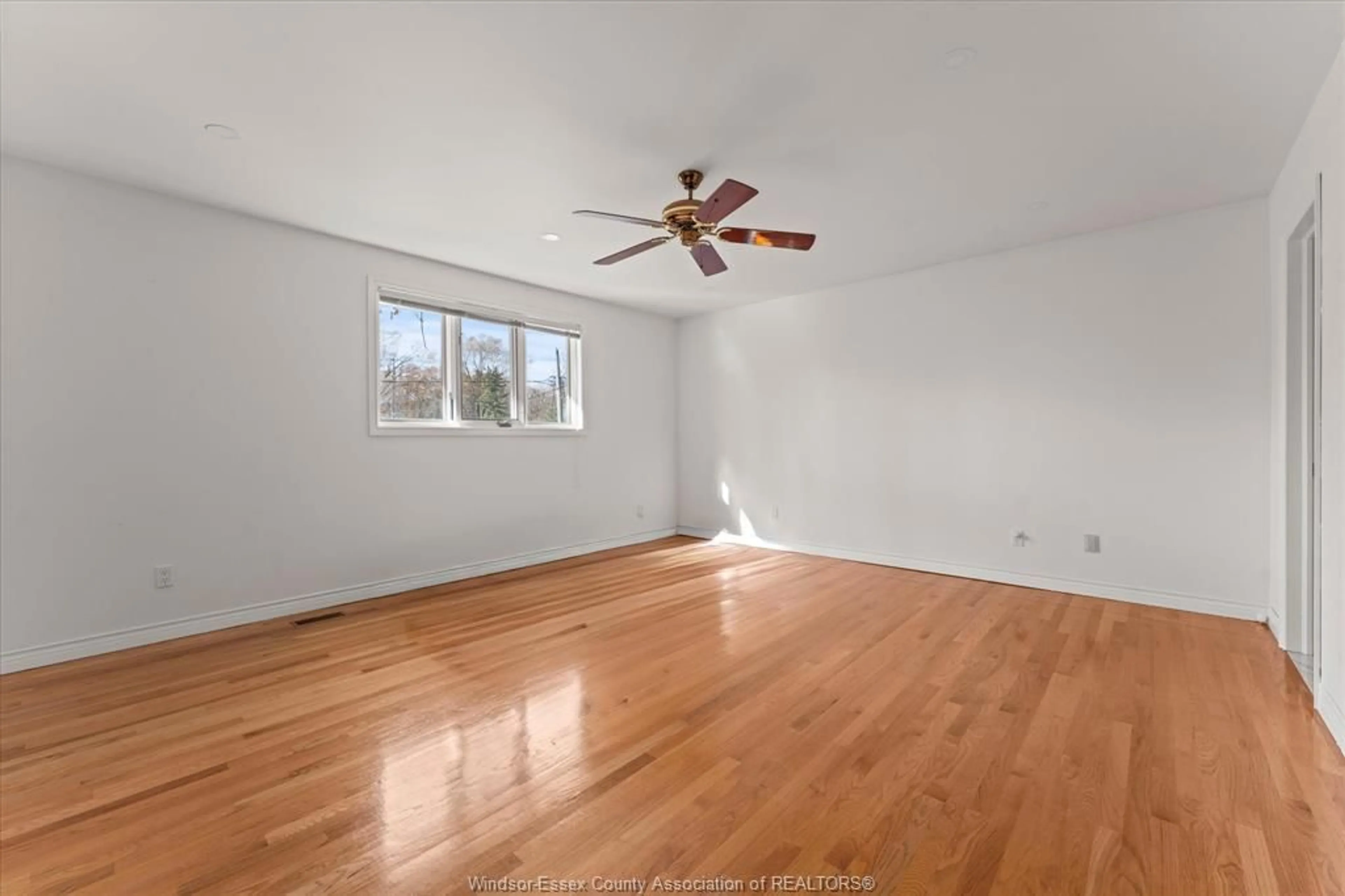 A pic of a room for 5753 BISHOP St, LaSalle Ontario N9H 1N8