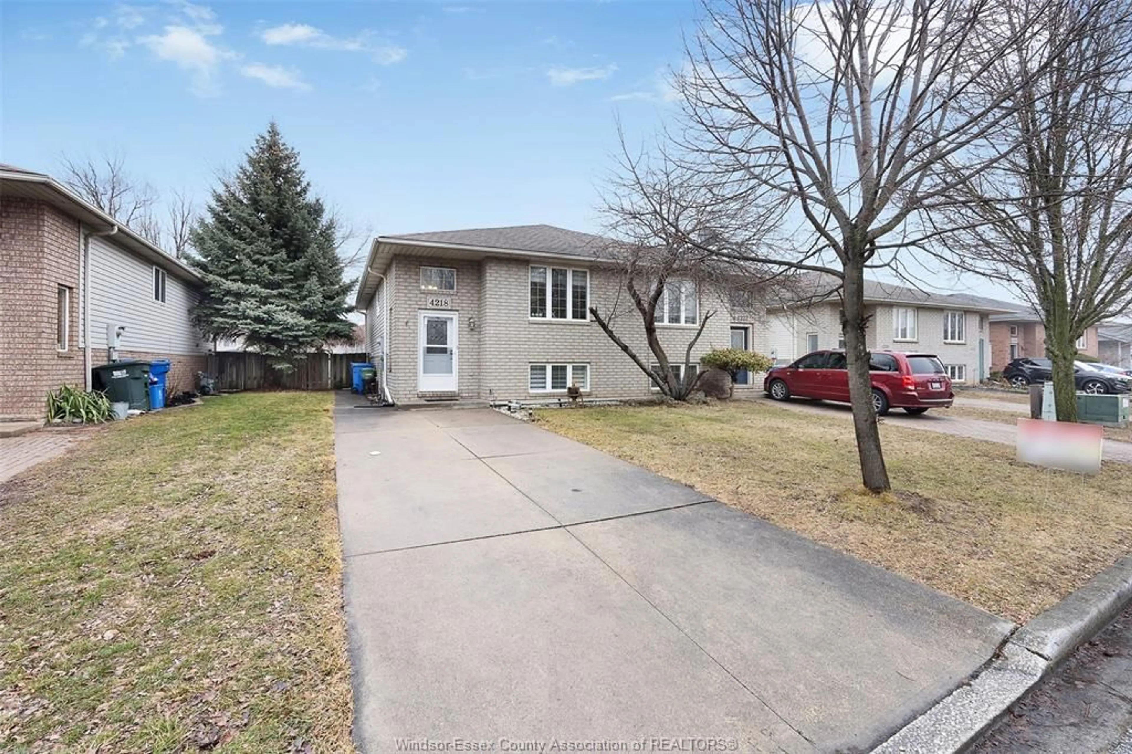 A pic from outside/outdoor area/front of a property/back of a property/a pic from drone, street for 4218 PIONEER, Windsor Ontario N9G 2W7