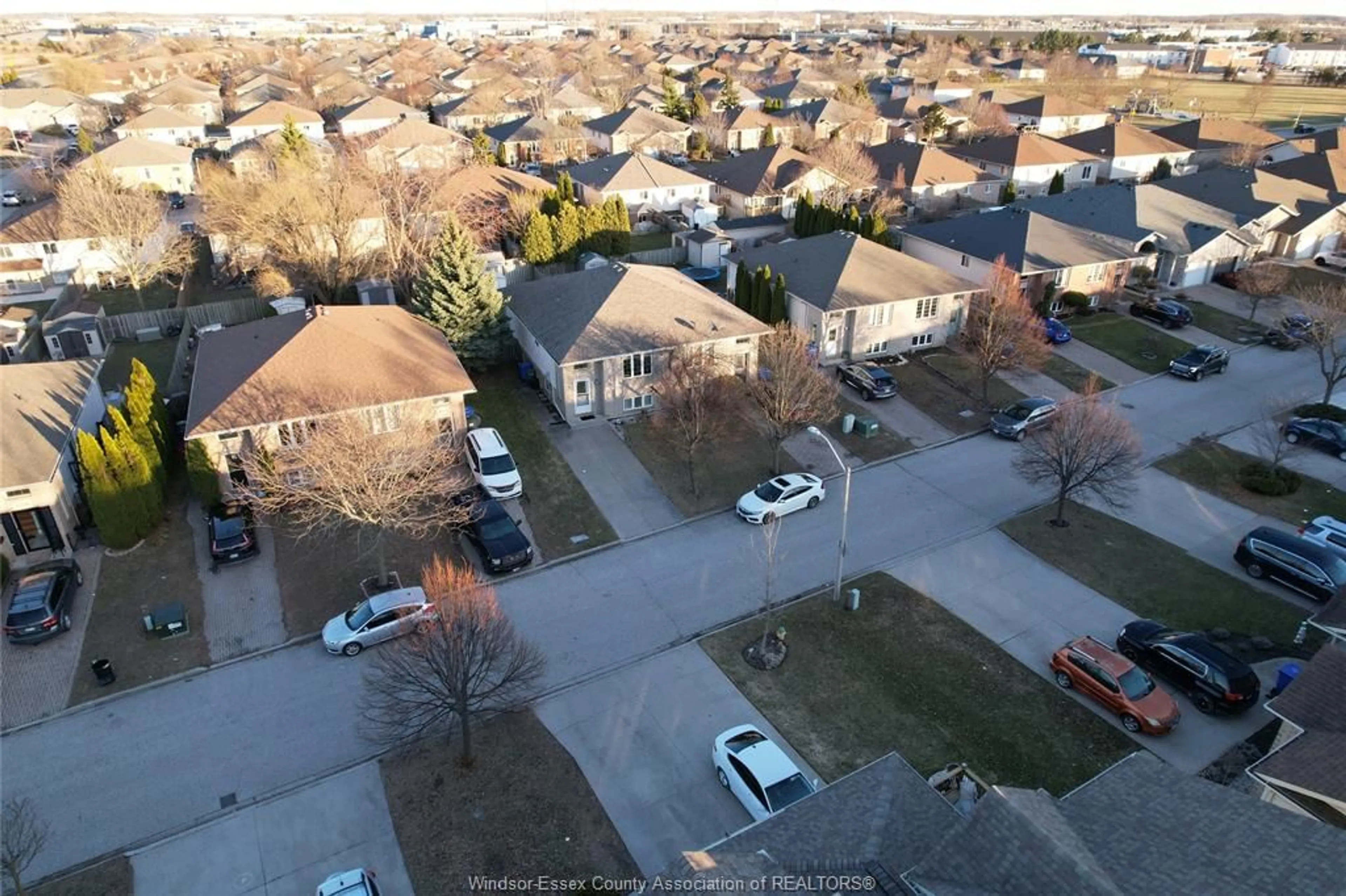 A pic from outside/outdoor area/front of a property/back of a property/a pic from drone, street for 4218 PIONEER, Windsor Ontario N9G 2W7