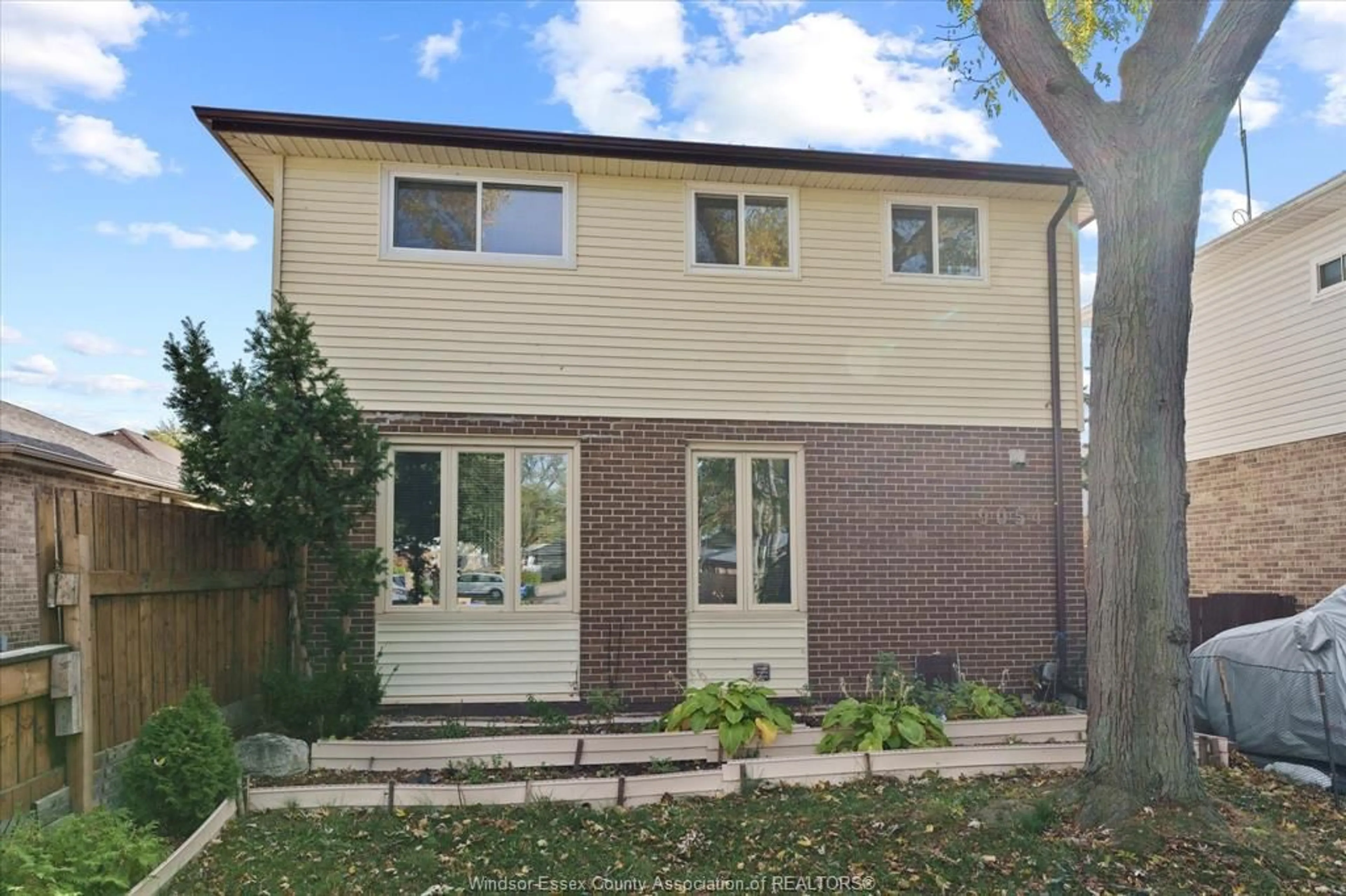 Home with brick exterior material, street for 9054 CONWAY Crt, Windsor Ontario N8S 4G3