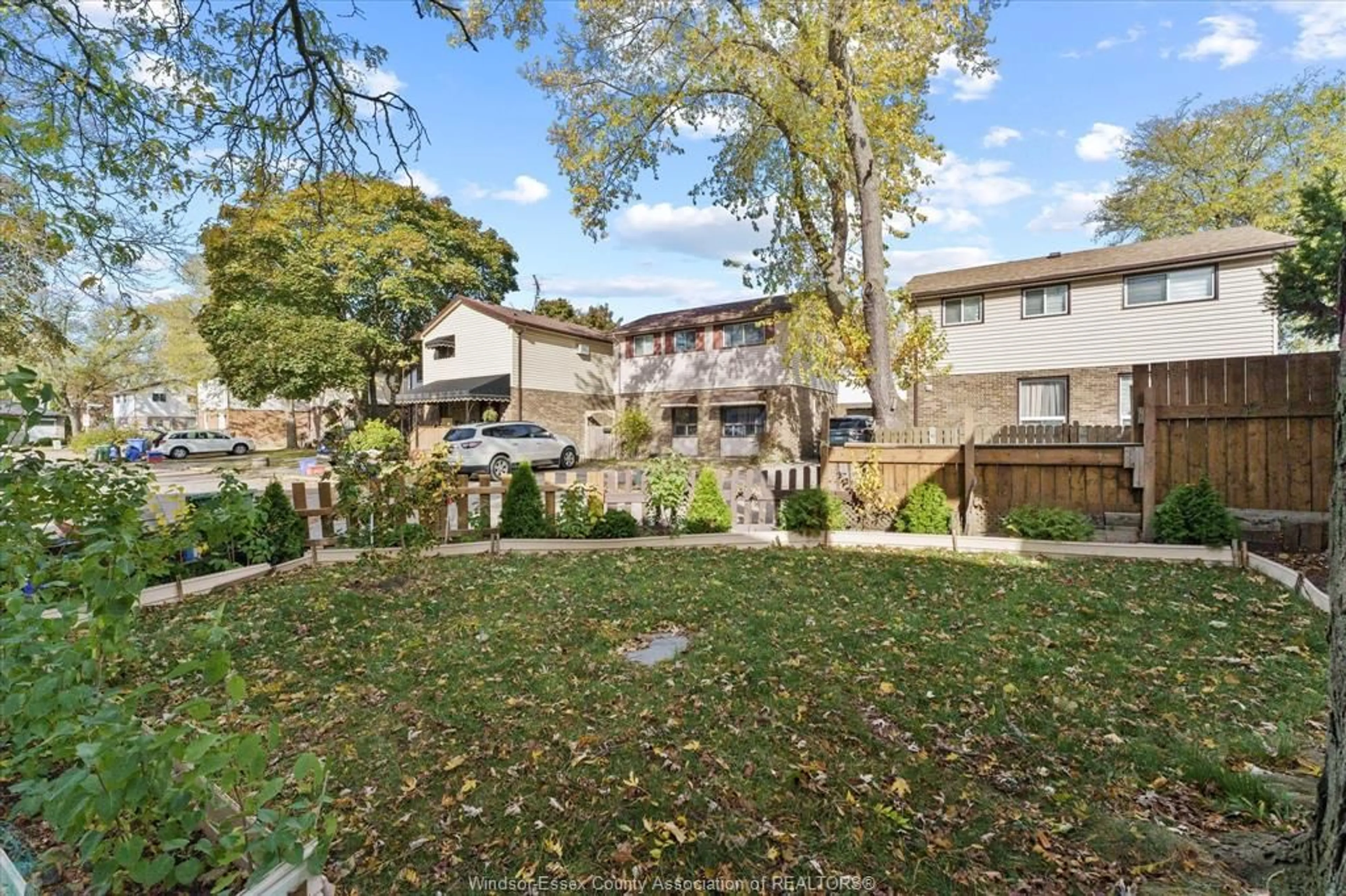 Patio, street for 9054 CONWAY Crt, Windsor Ontario N8S 4G3