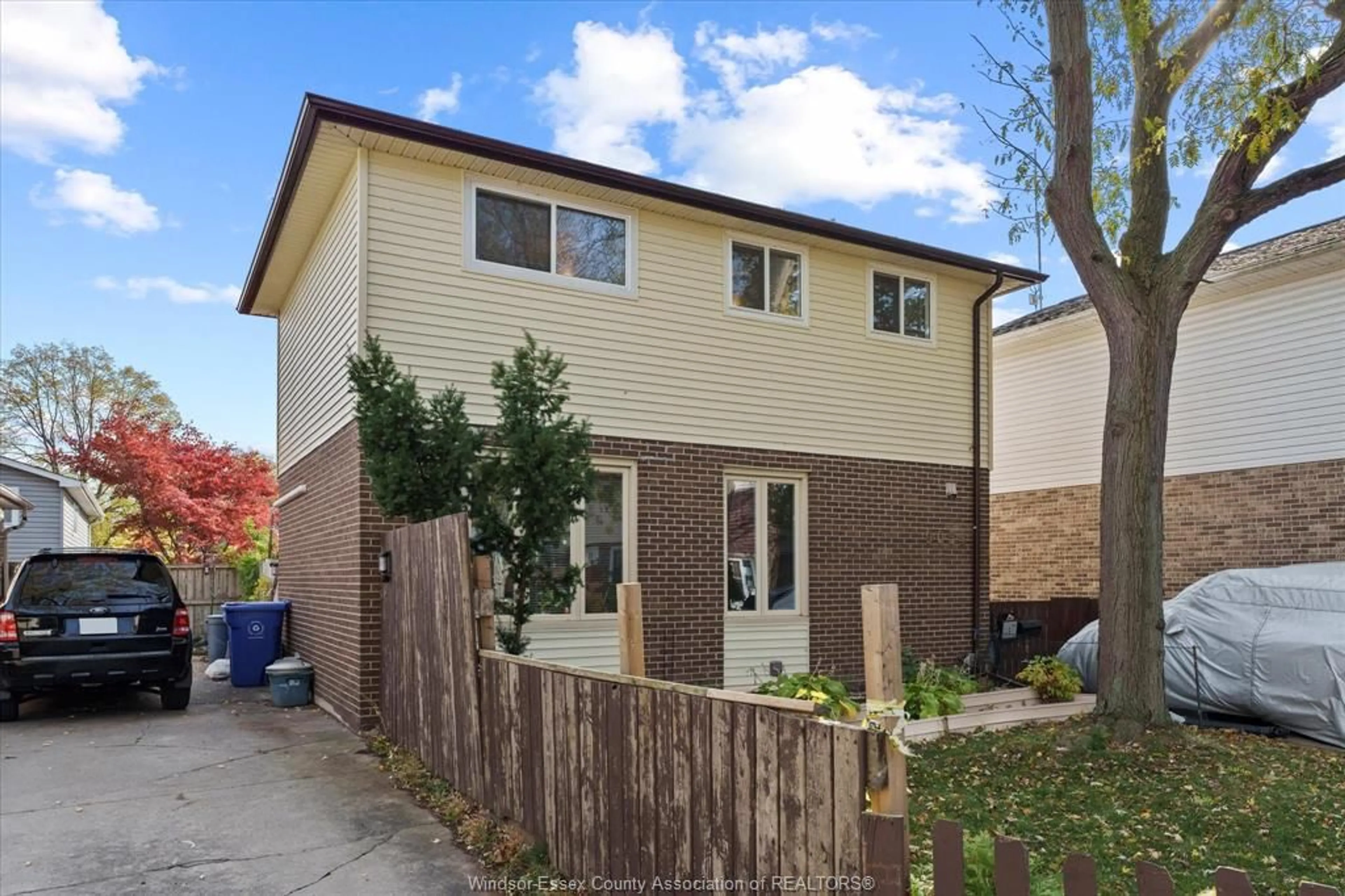 Home with brick exterior material, street for 9054 CONWAY Crt, Windsor Ontario N8S 4G3