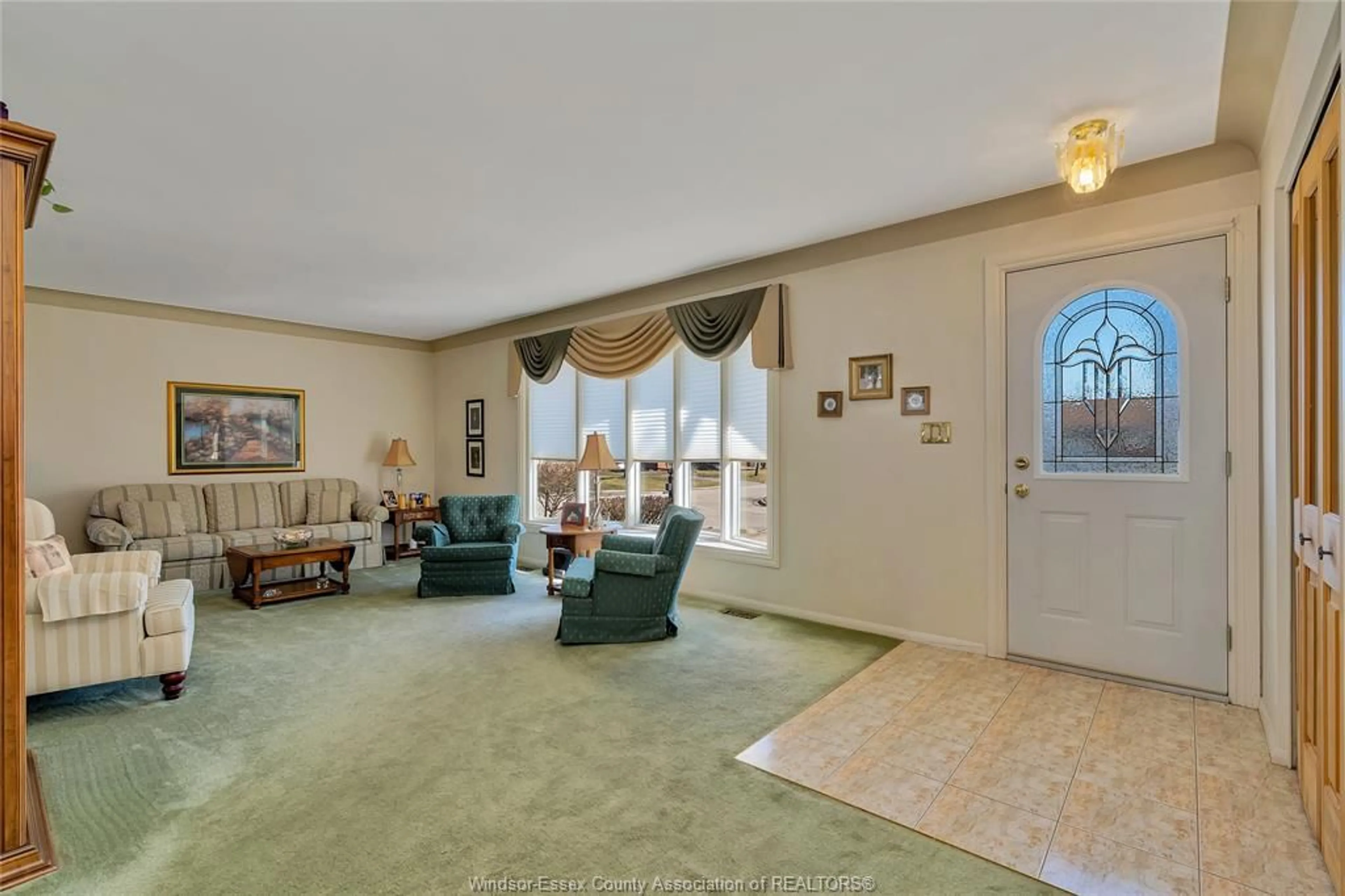 Indoor foyer for 1640 ST. GABRIEL, Windsor Ontario N9E 1P1