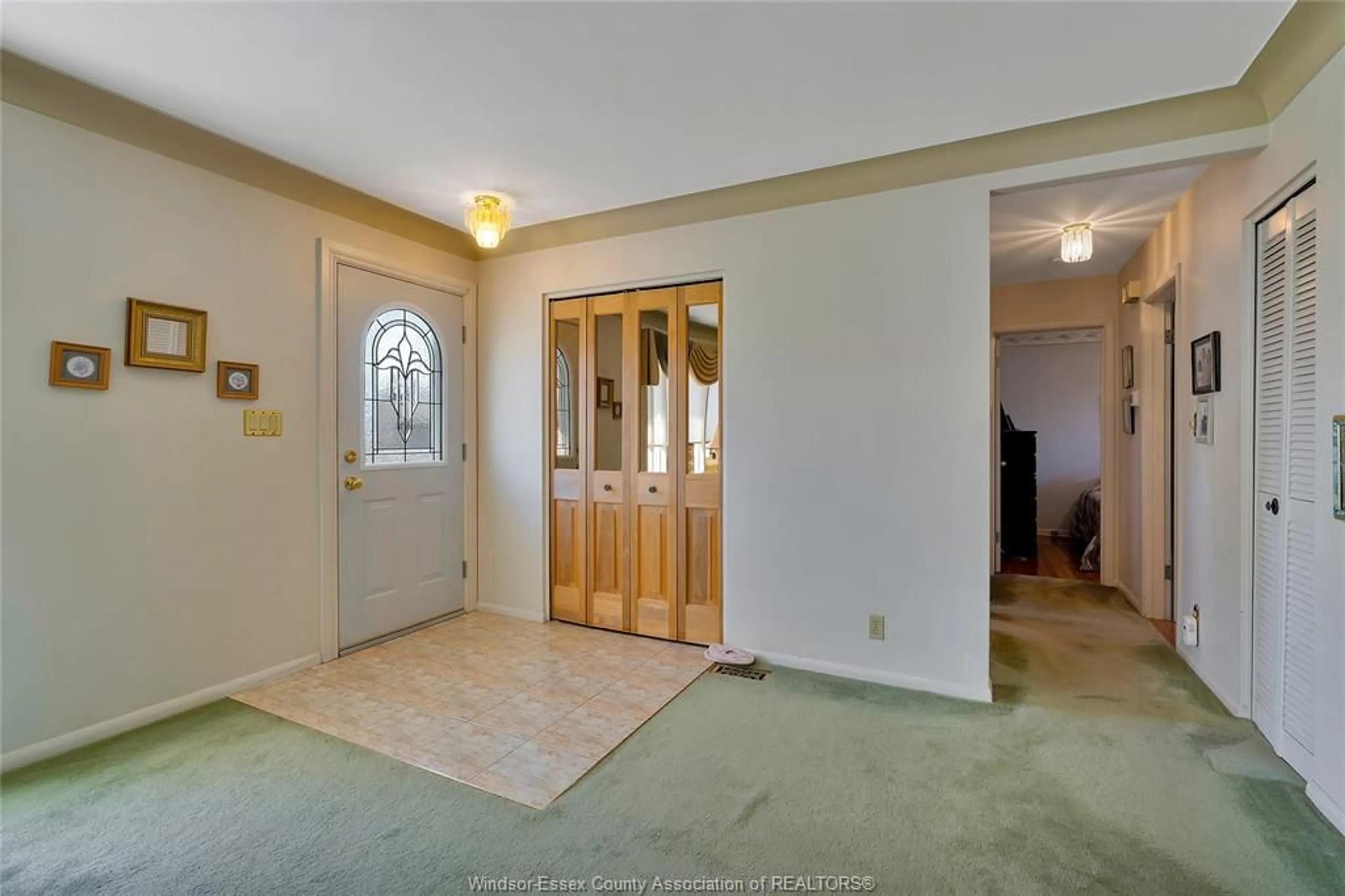 Indoor foyer for 1640 ST. GABRIEL, Windsor Ontario N9E 1P1
