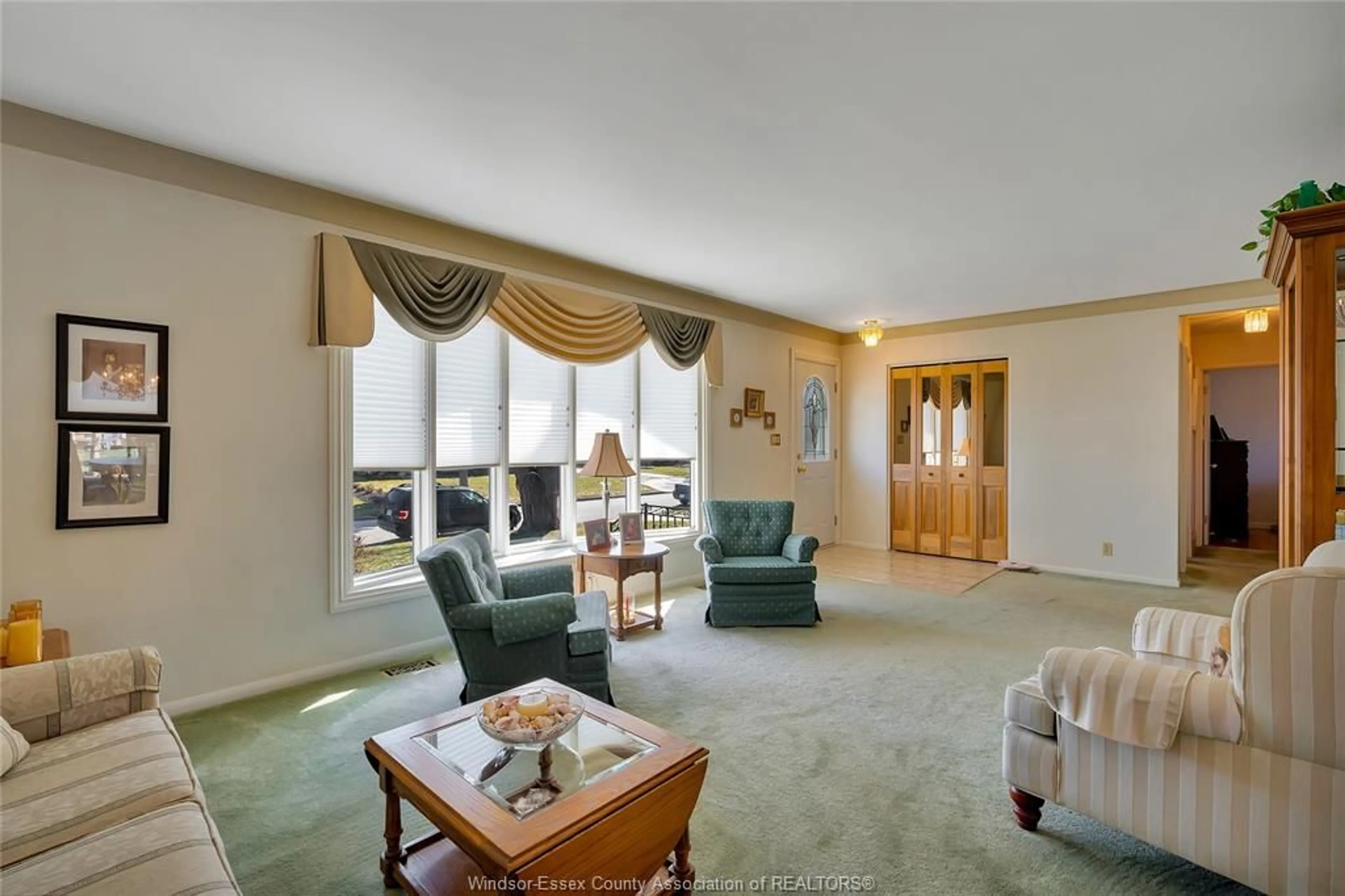 Living room with furniture, carpet floor for 1640 ST. GABRIEL, Windsor Ontario N9E 1P1