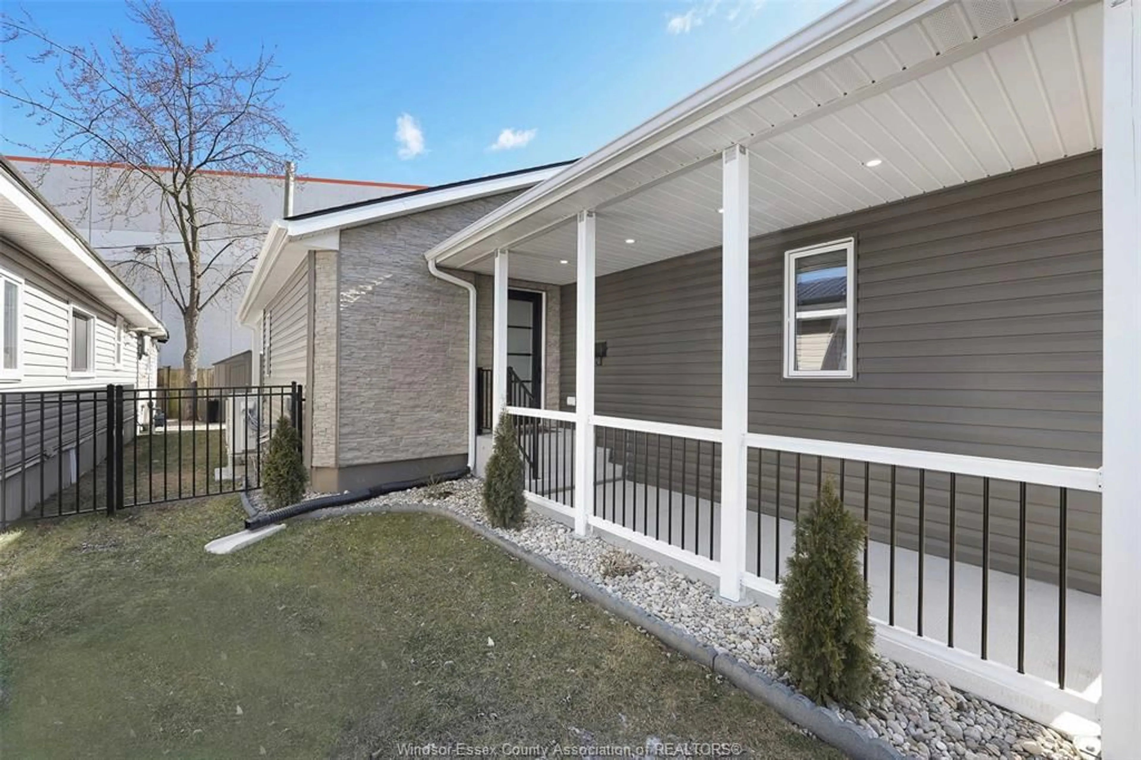 Home with vinyl exterior material, street for 20 BONITA, Windsor Ontario N8W 2B5