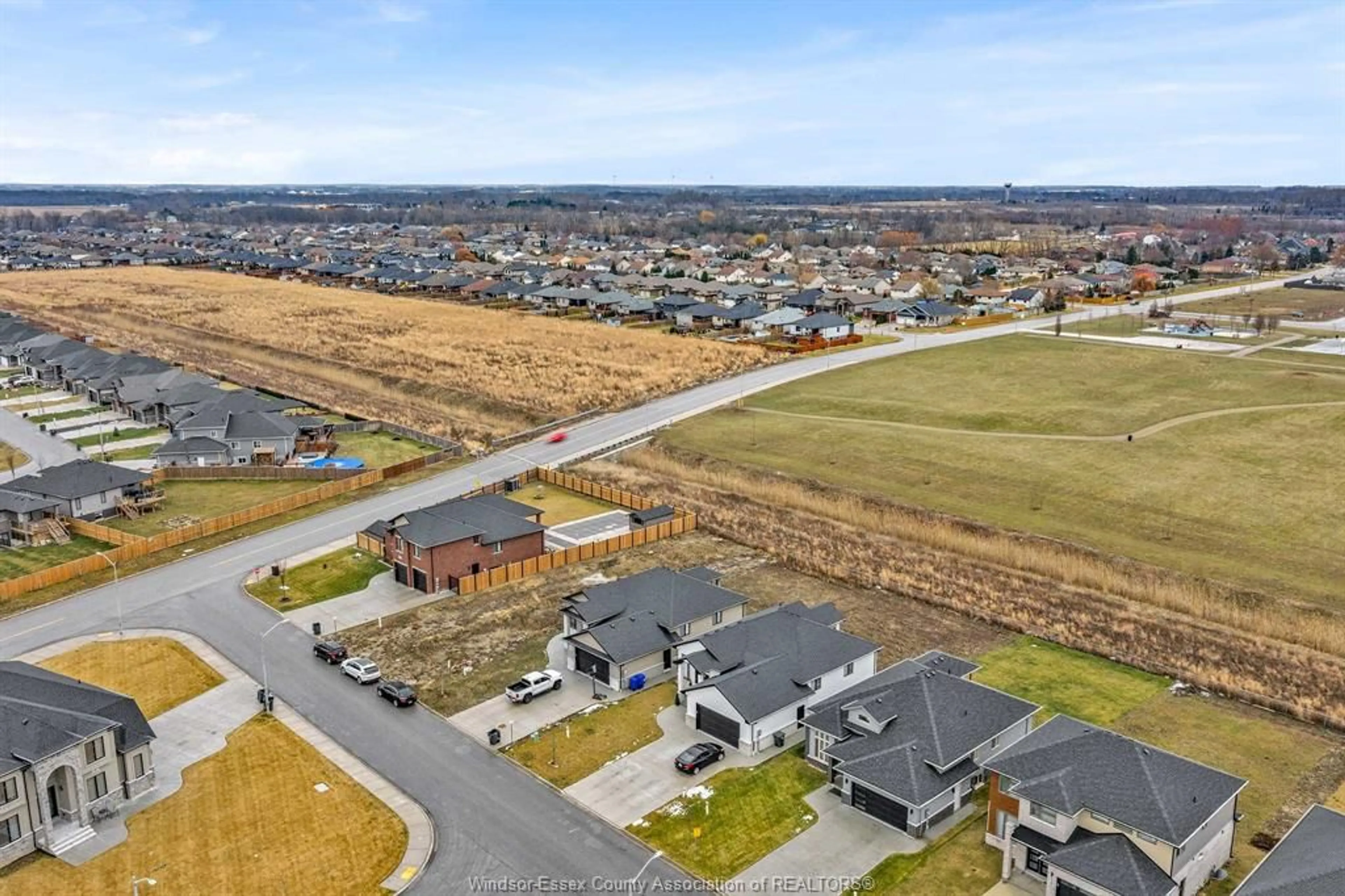 A pic from outside/outdoor area/front of a property/back of a property/a pic from drone, unknown for 121 Kingsbridge Dr, Amherstburg Ontario N9V 0G8