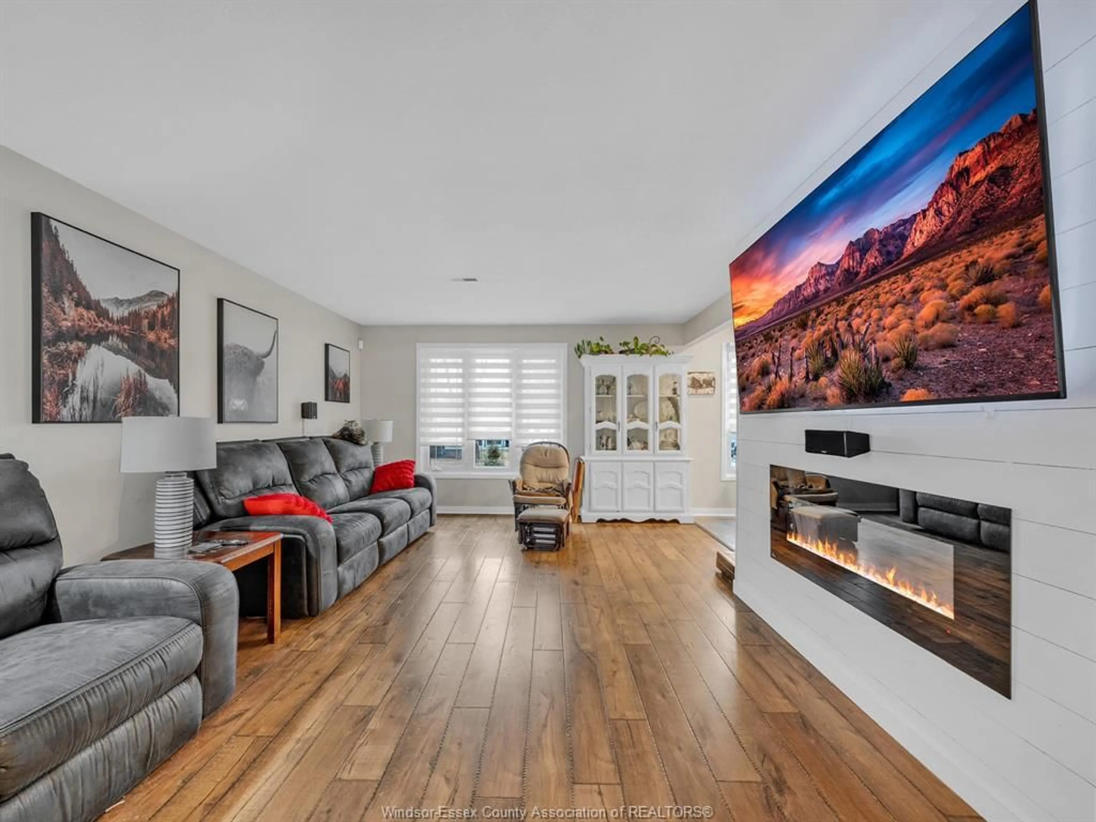 Living room with furniture, wood/laminate floor for 147 BOARDWALK Ave, Amherstburg Ontario N9V 3C9