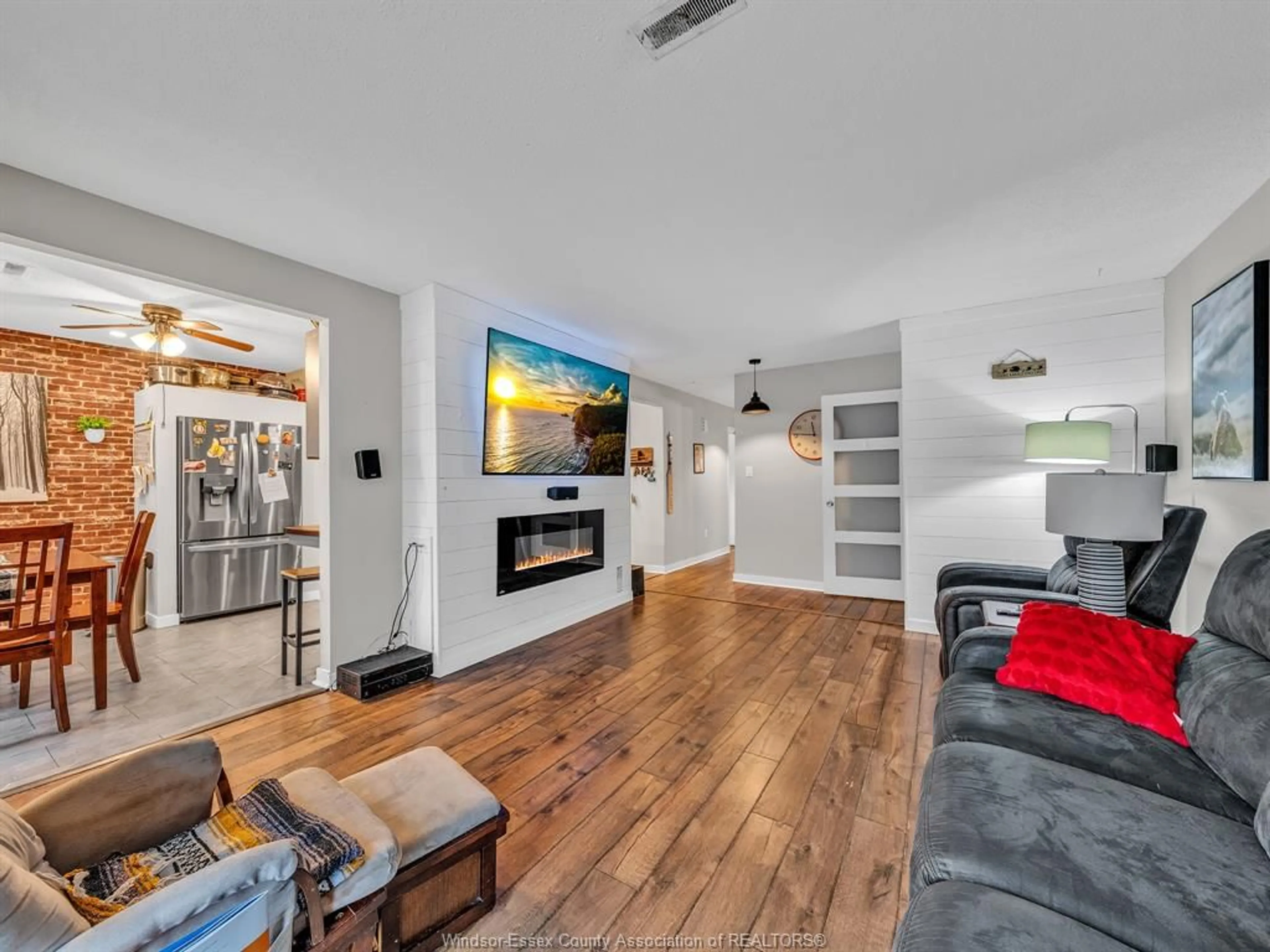 Living room with furniture, wood/laminate floor for 147 BOARDWALK Ave, Amherstburg Ontario N9V 3C9