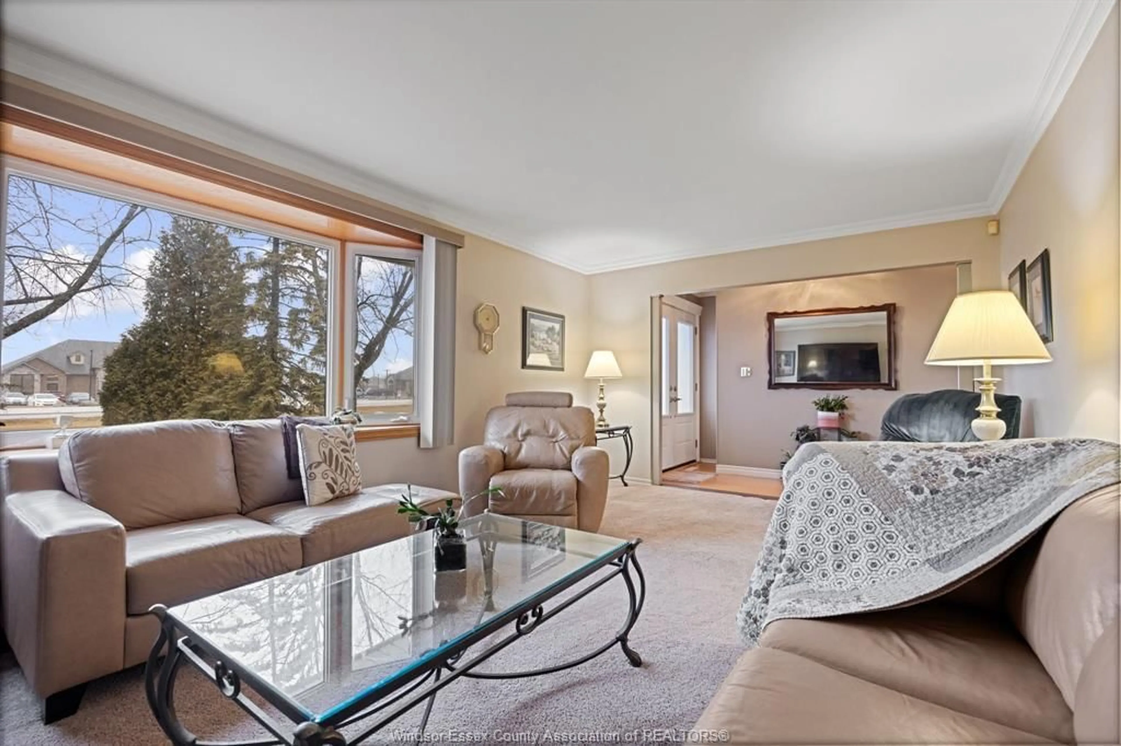 Living room with furniture, unknown for 575 MIDDLE Sideroad, Amherstburg Ontario N9V 3R3