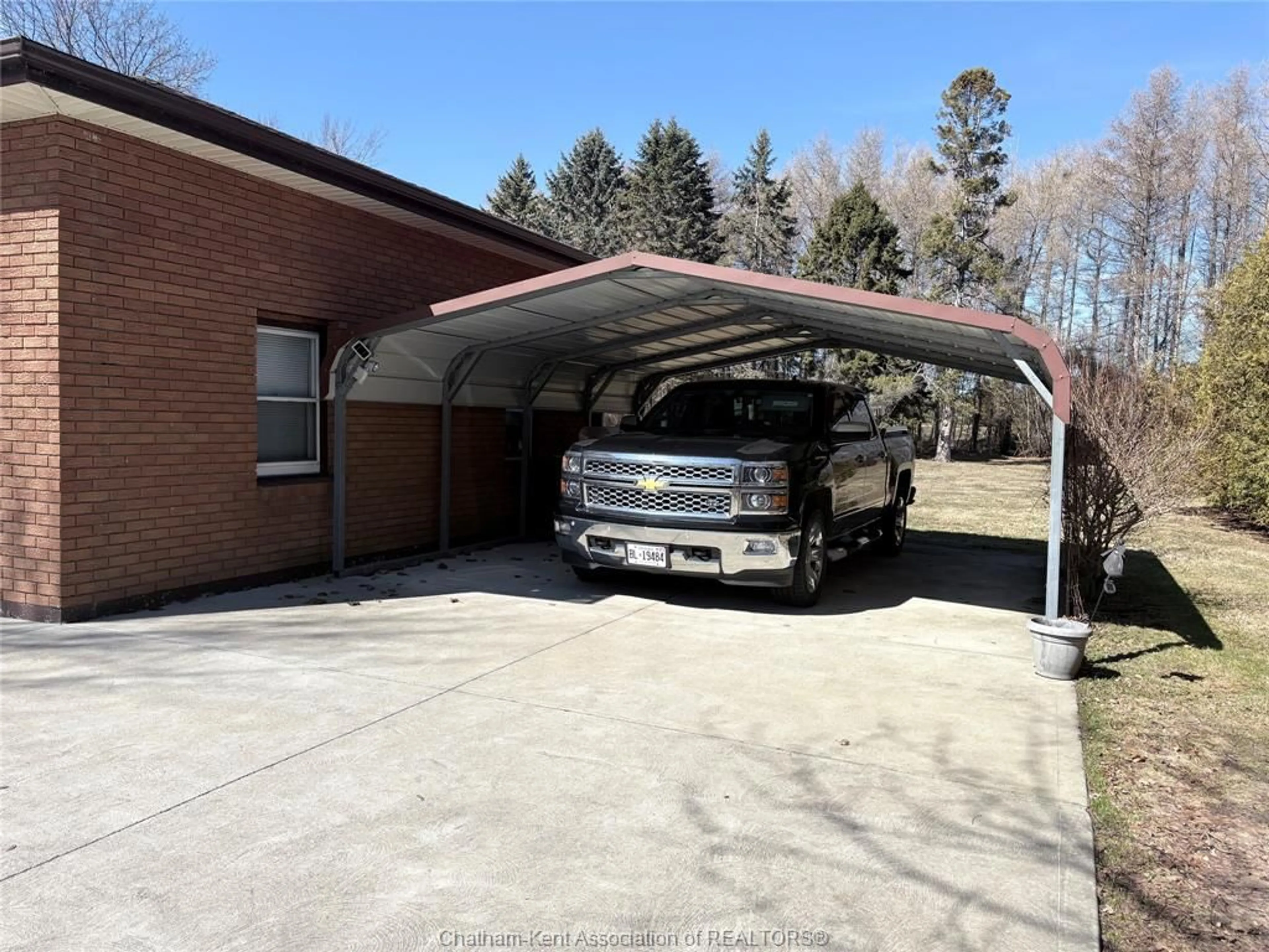 Indoor garage for 7763 TALBOT Trail, Raleigh Township Ontario N0P 1A0