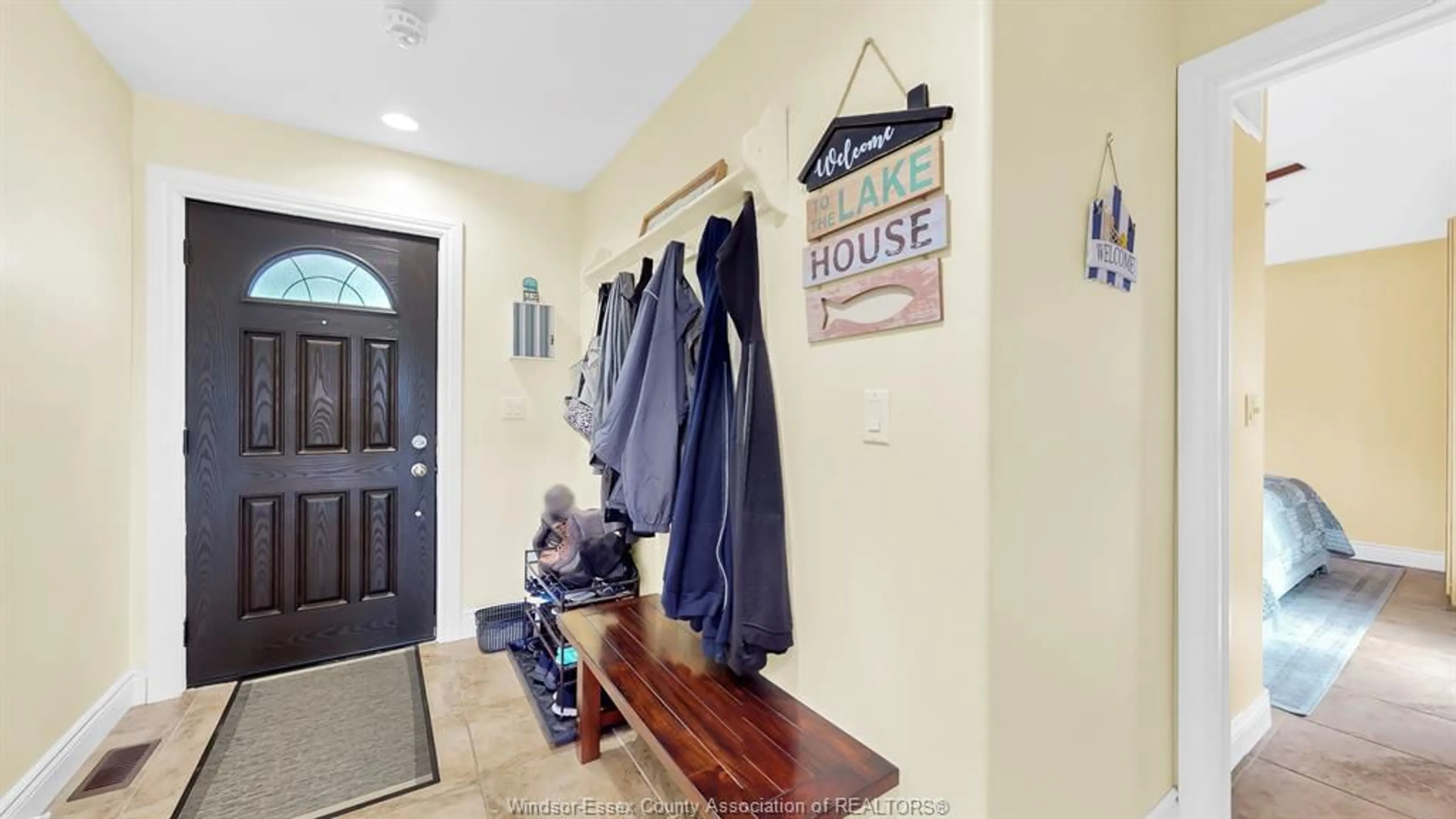 Indoor entryway for 196 RIVERSIDE Rd, Lakeshore Ontario N0R 1A0