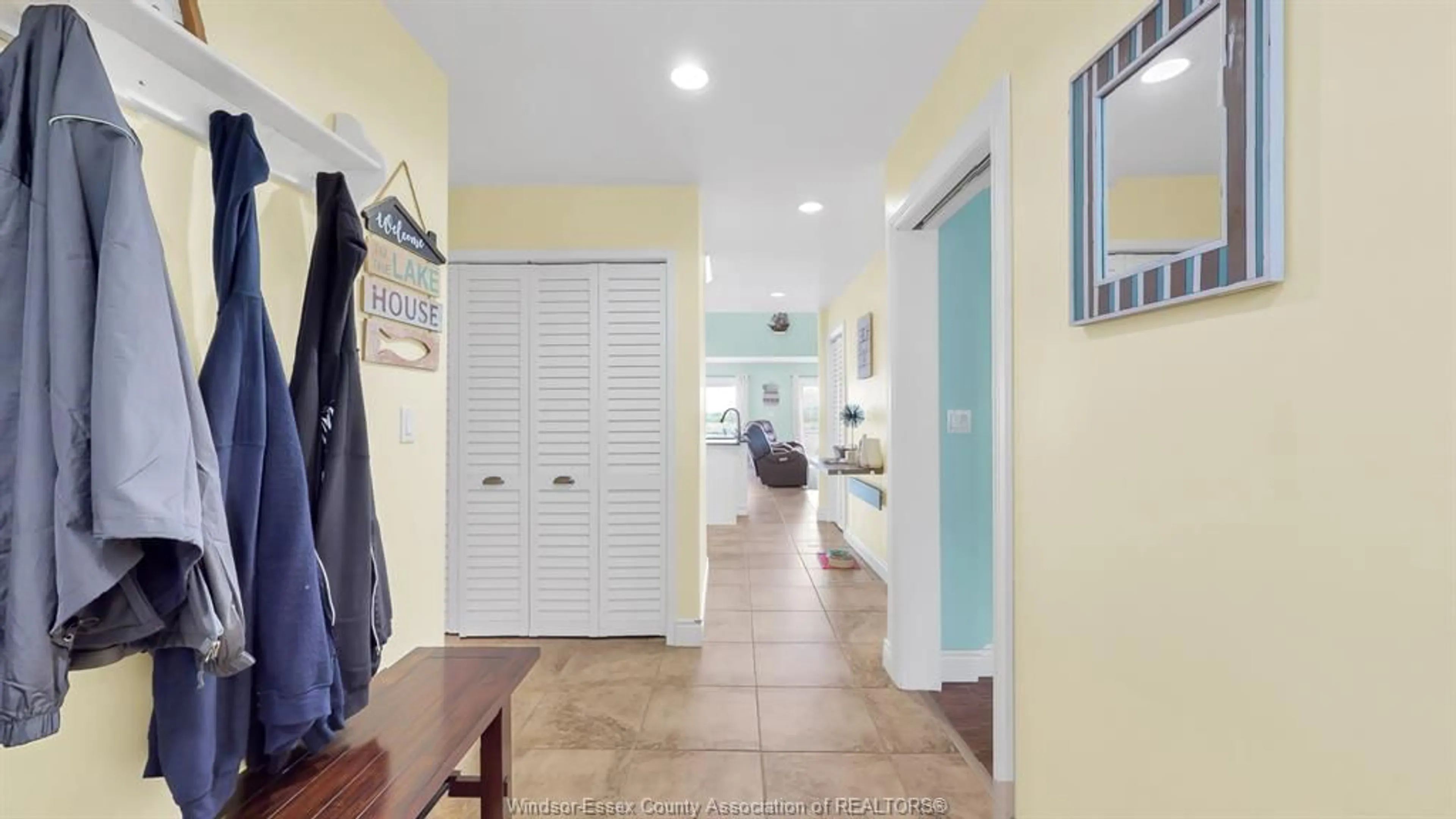 Indoor entryway for 196 RIVERSIDE Rd, Lakeshore Ontario N0R 1A0