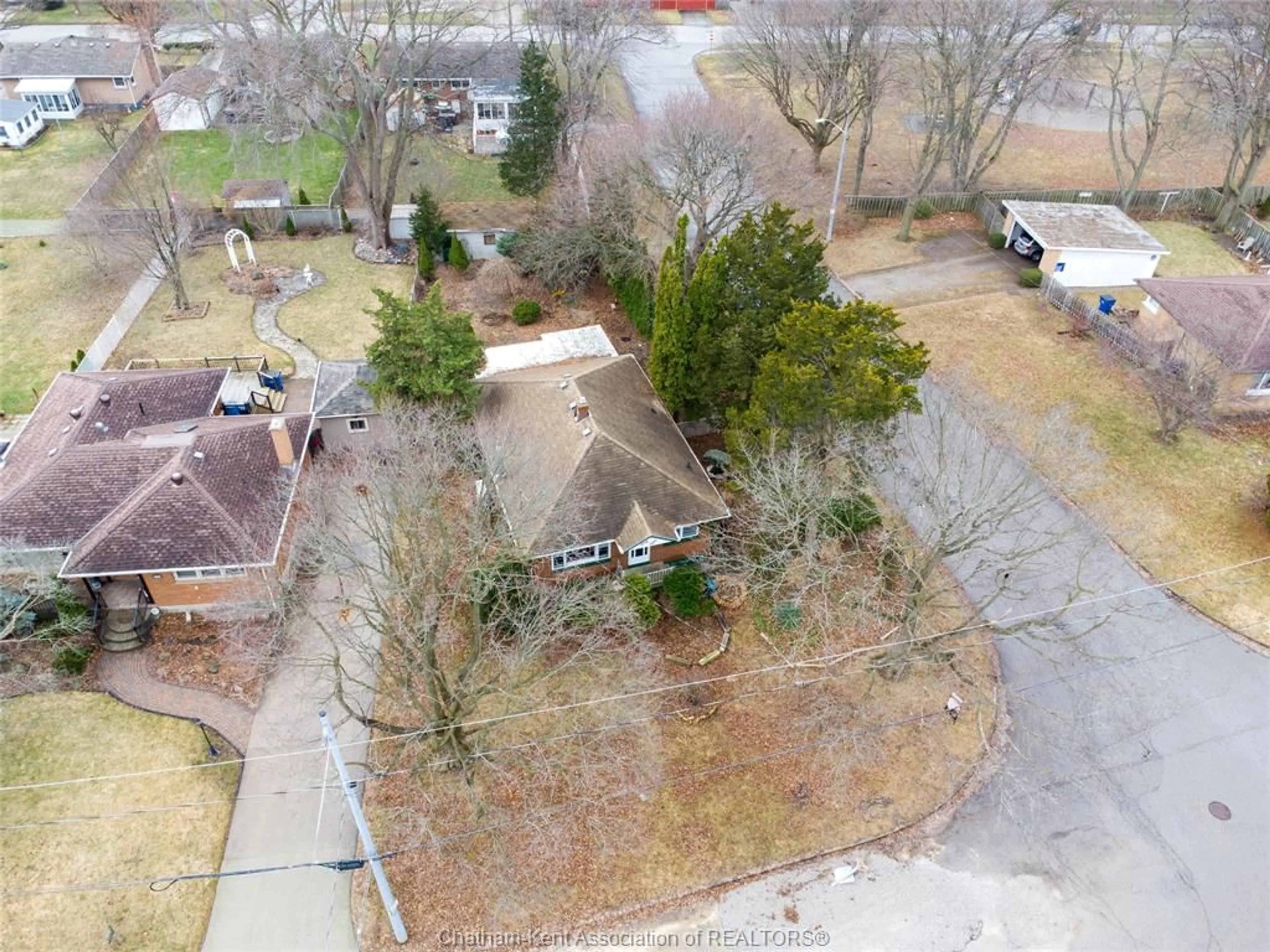 A pic from outside/outdoor area/front of a property/back of a property/a pic from drone, unknown for 48 Allen St, Chatham Ontario N7M 5E6