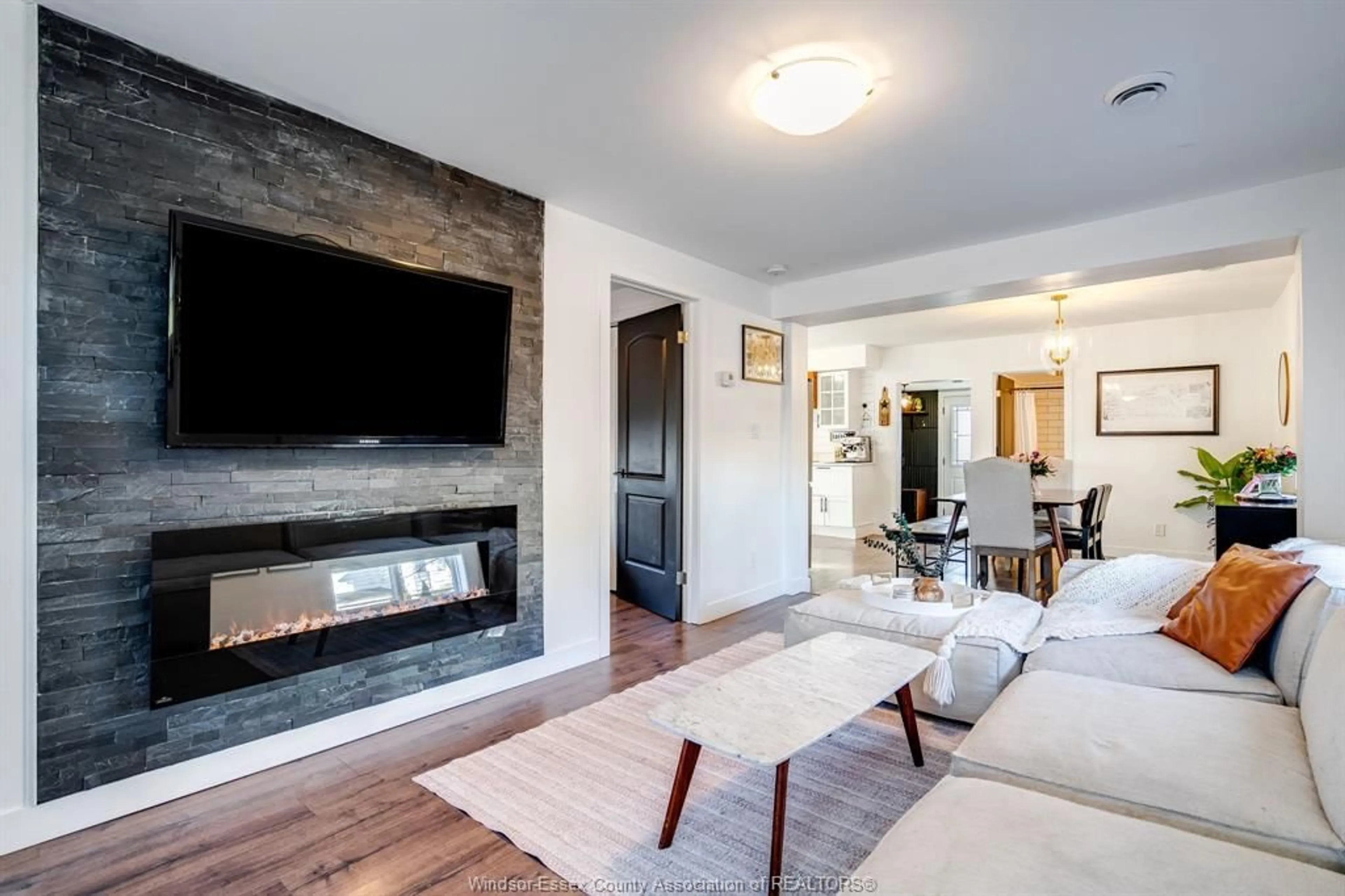 Living room with furniture, unknown for 115 William St, Merlin Ontario N0P 1W0