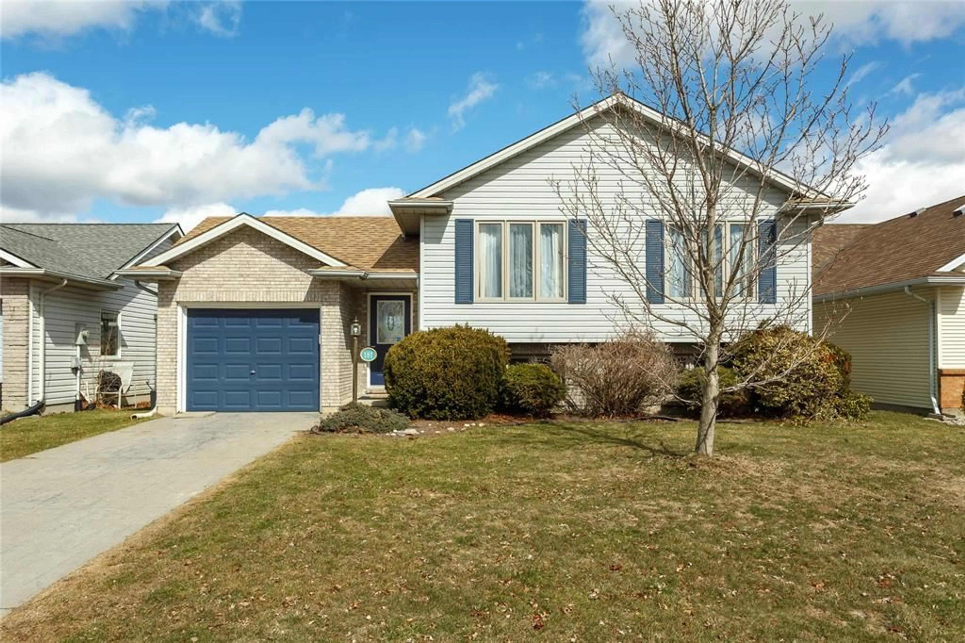 Home with vinyl exterior material, street for 181 PADDOCK GREEN Cir, St Clair Ontario N0N 1G0