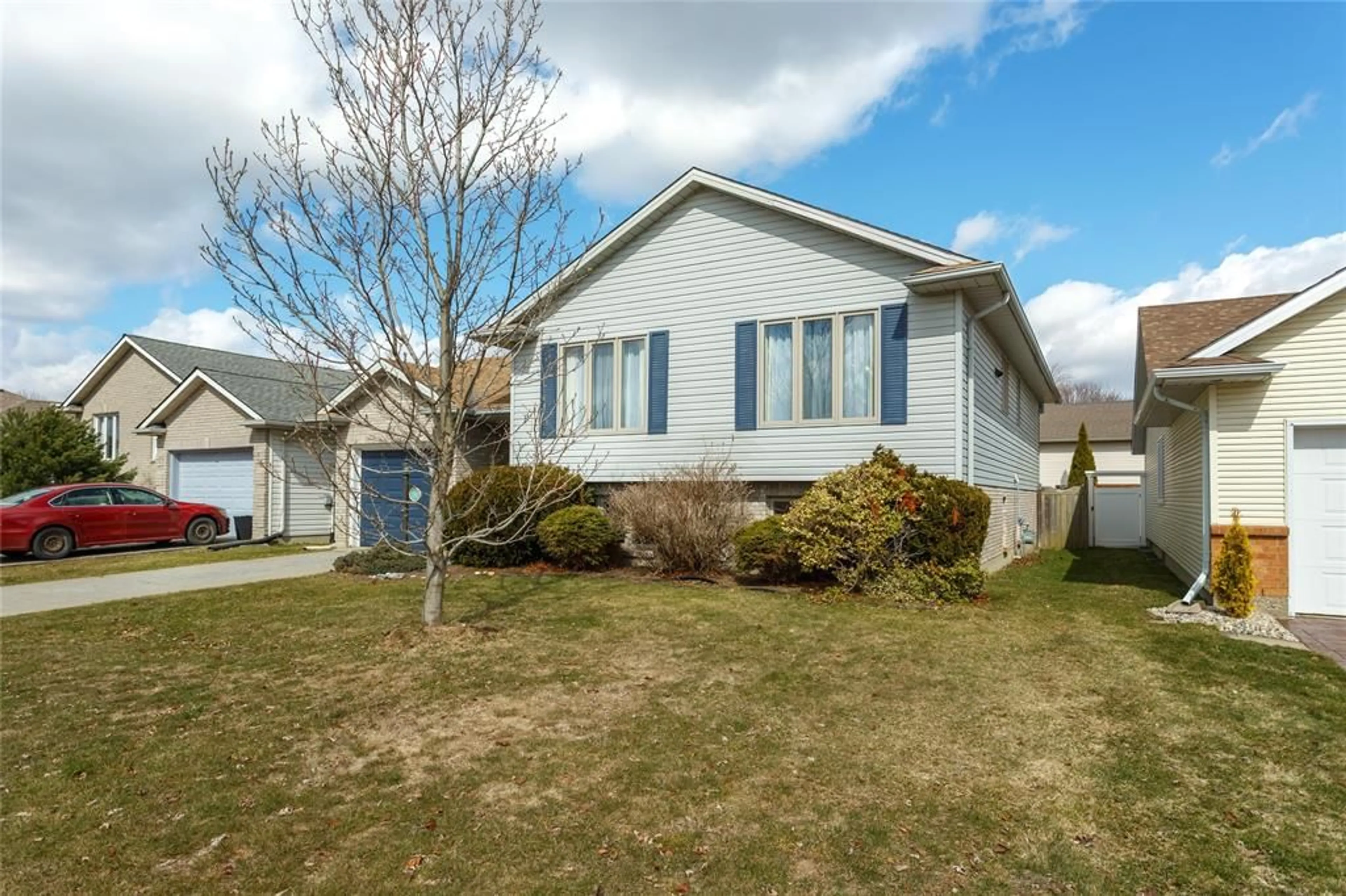 Home with vinyl exterior material, street for 181 PADDOCK GREEN Cir, St Clair Ontario N0N 1G0