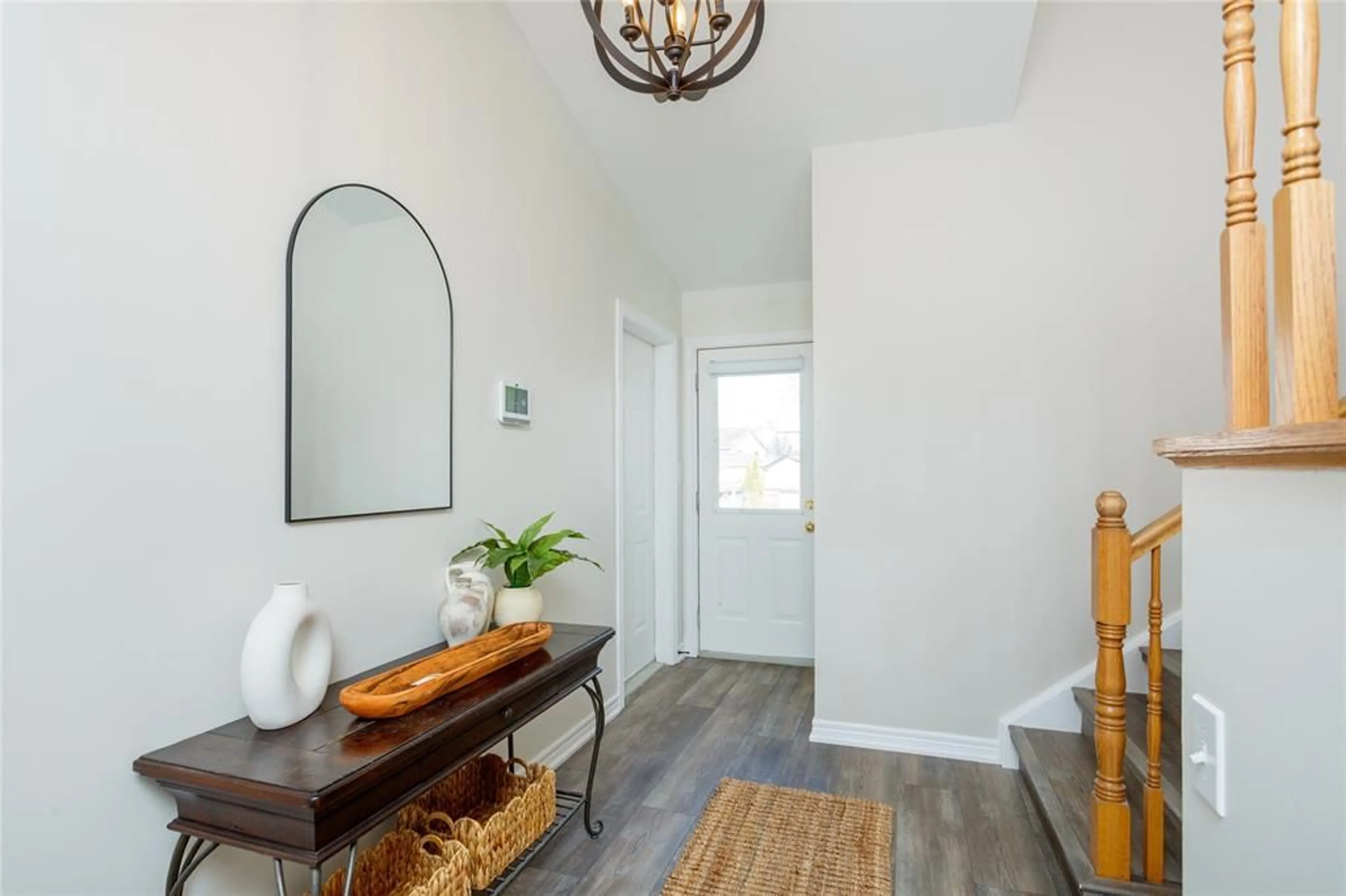 Indoor entryway for 181 PADDOCK GREEN Cir, St Clair Ontario N0N 1G0