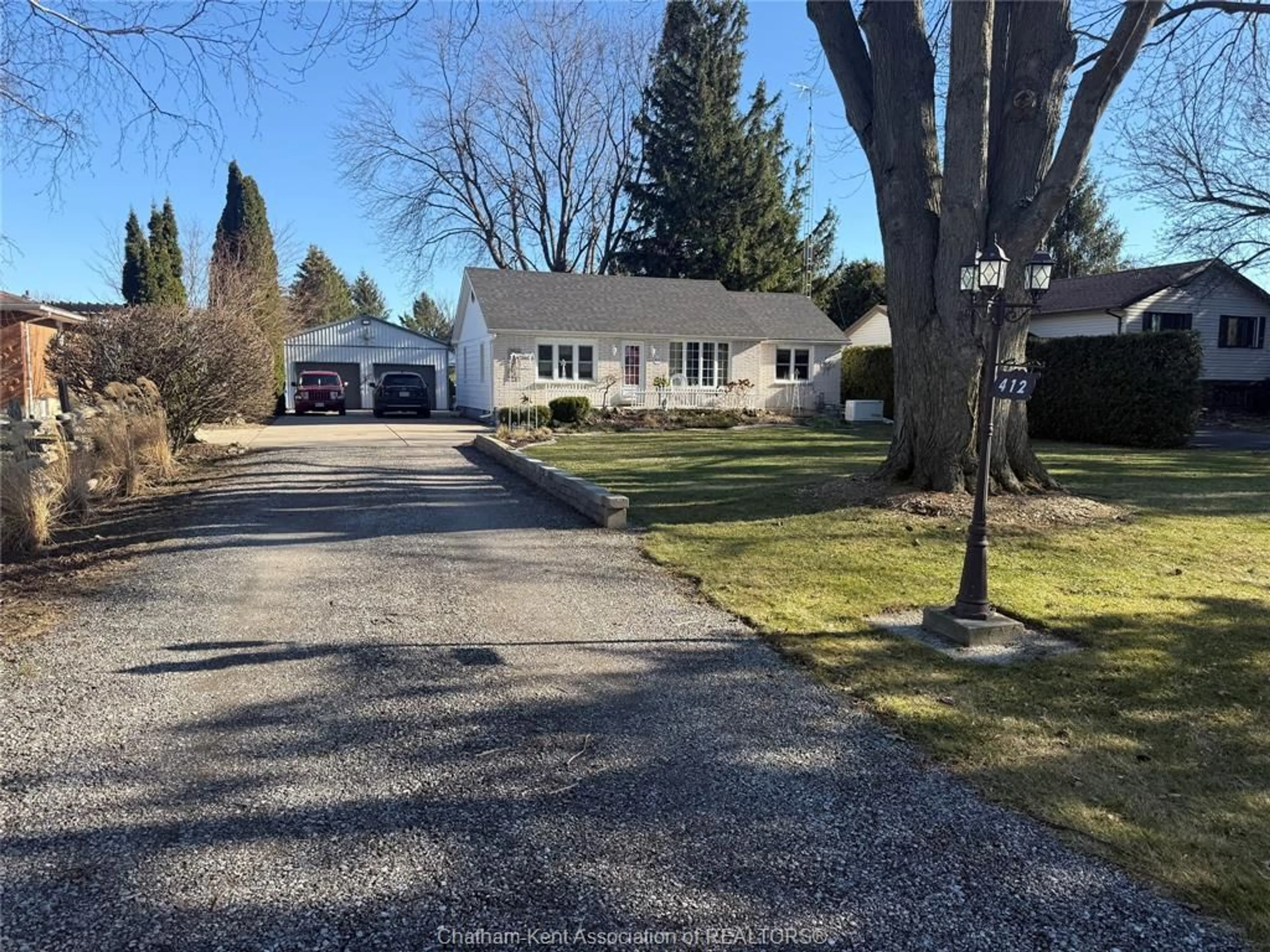 A pic from outside/outdoor area/front of a property/back of a property/a pic from drone, street for 412 GREGORY Dr, Chatham Ontario N7M 5J7