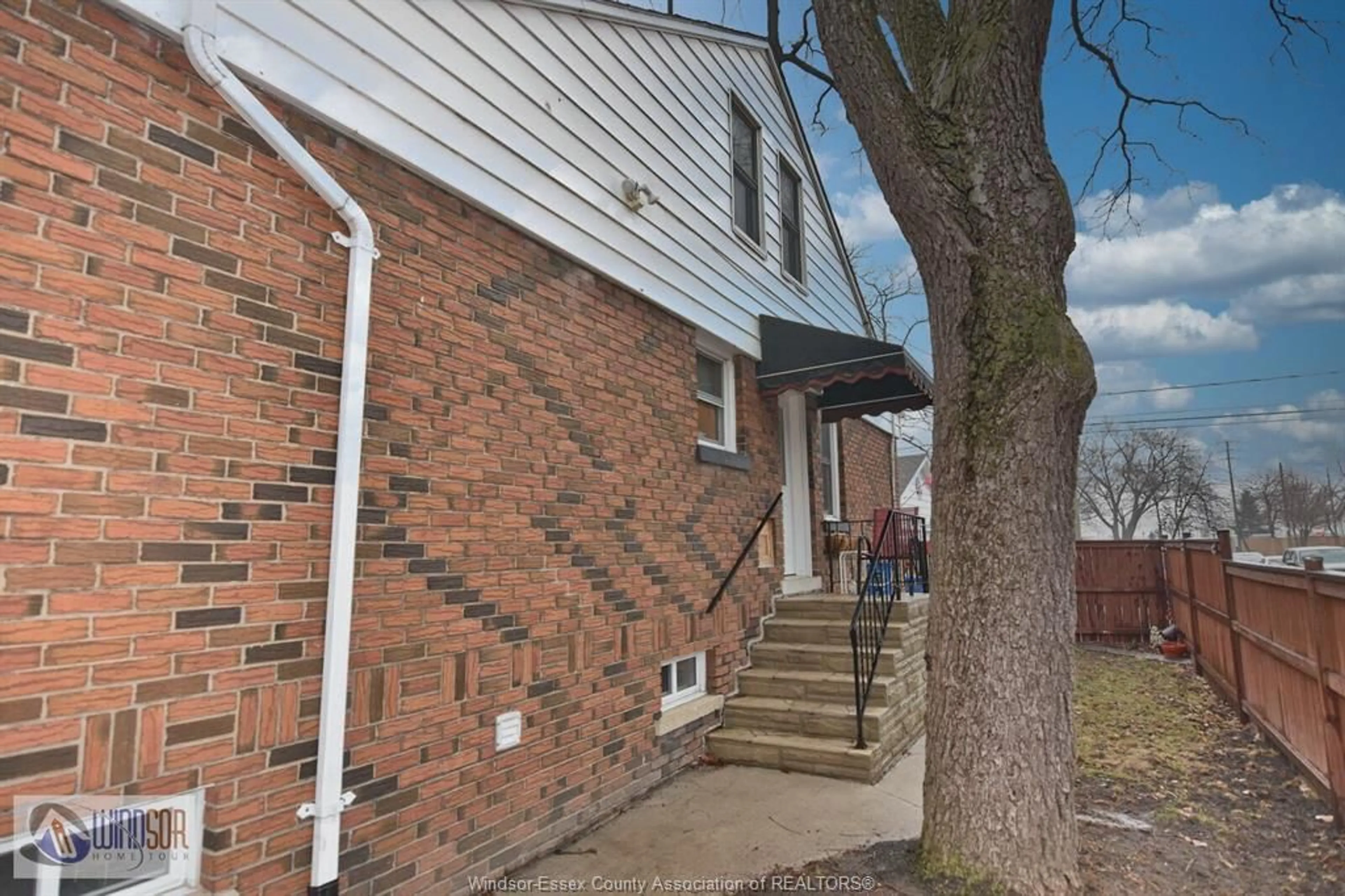 Unknown for 2496 BYNG, Windsor Ontario N8W 3E8