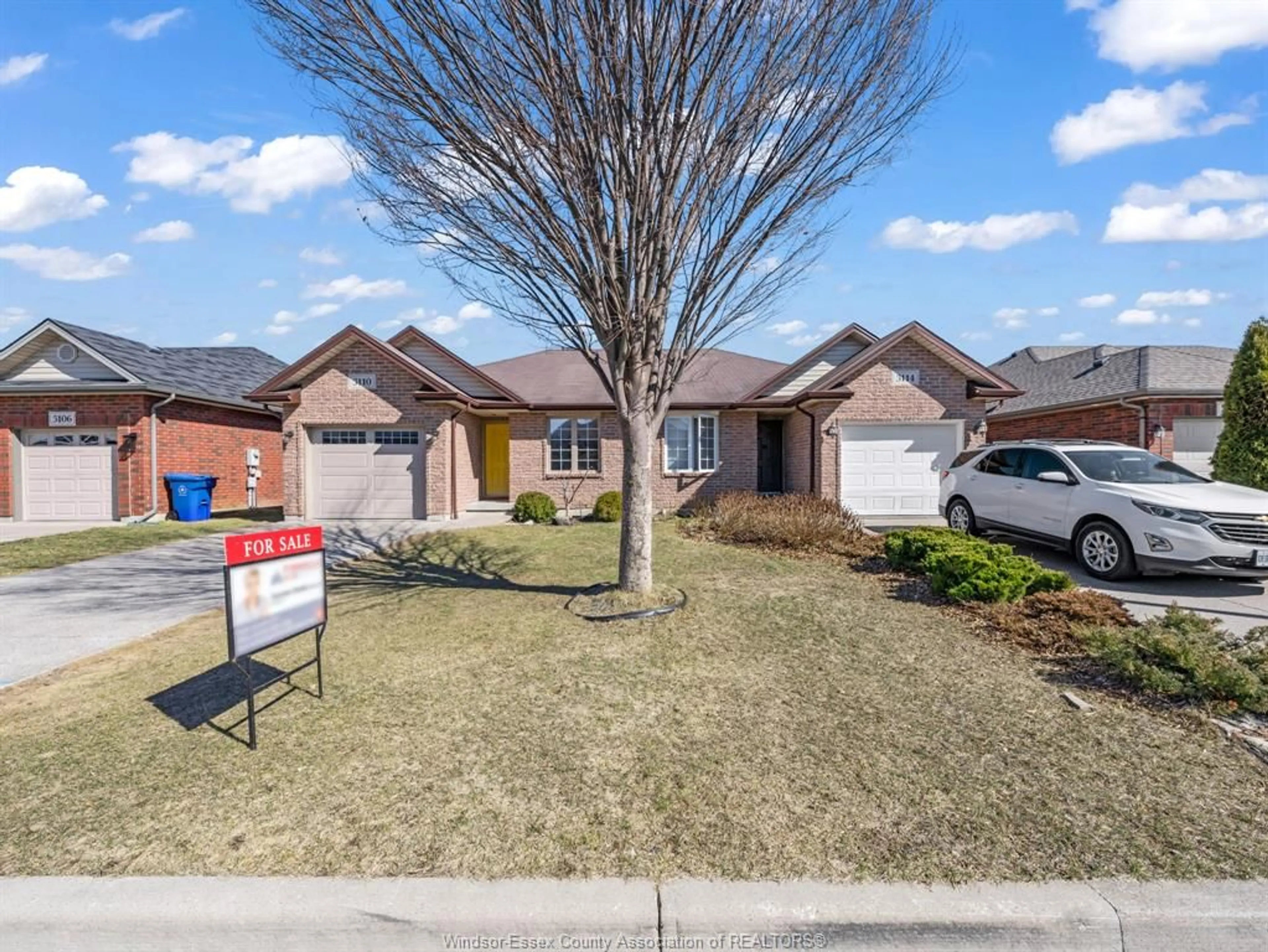 A pic from outside/outdoor area/front of a property/back of a property/a pic from drone, street for 3110 SEVILLE Ave, Windsor Ontario N8N 0A2