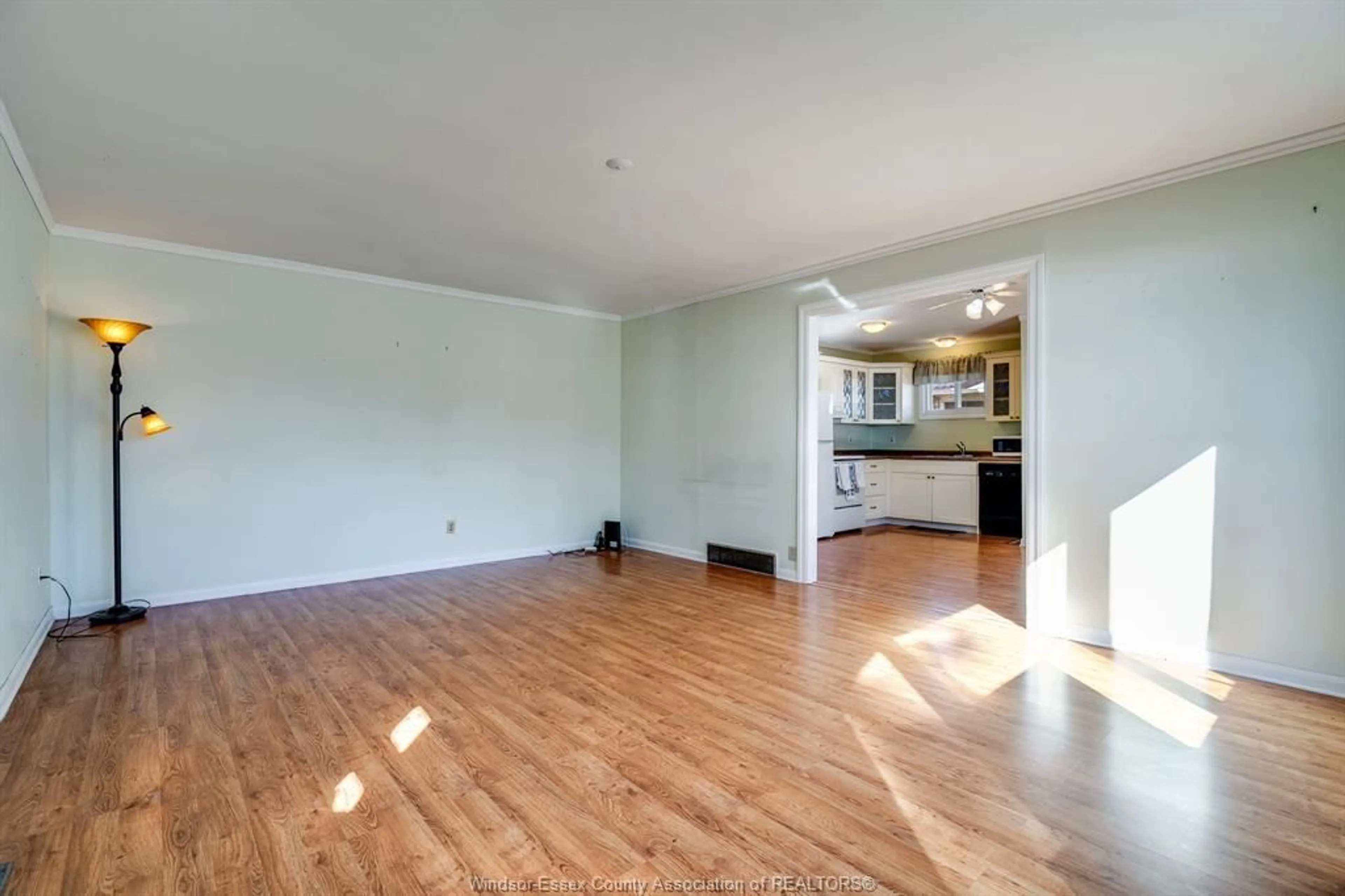 A pic of a room for 332 Queen St, Kingsville Ontario N9Y 2J3