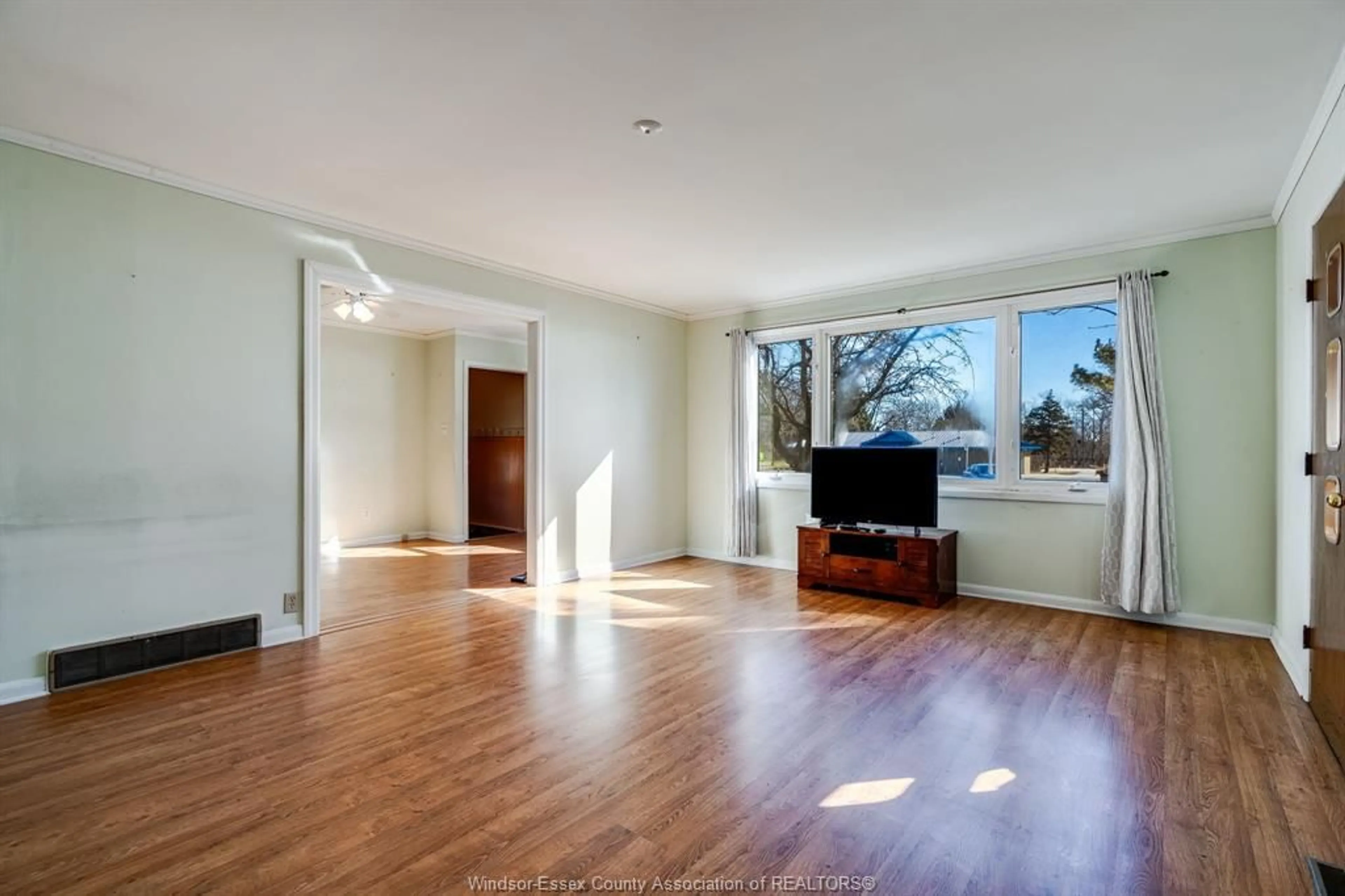 Unknown for 332 Queen St, Kingsville Ontario N9Y 2J3