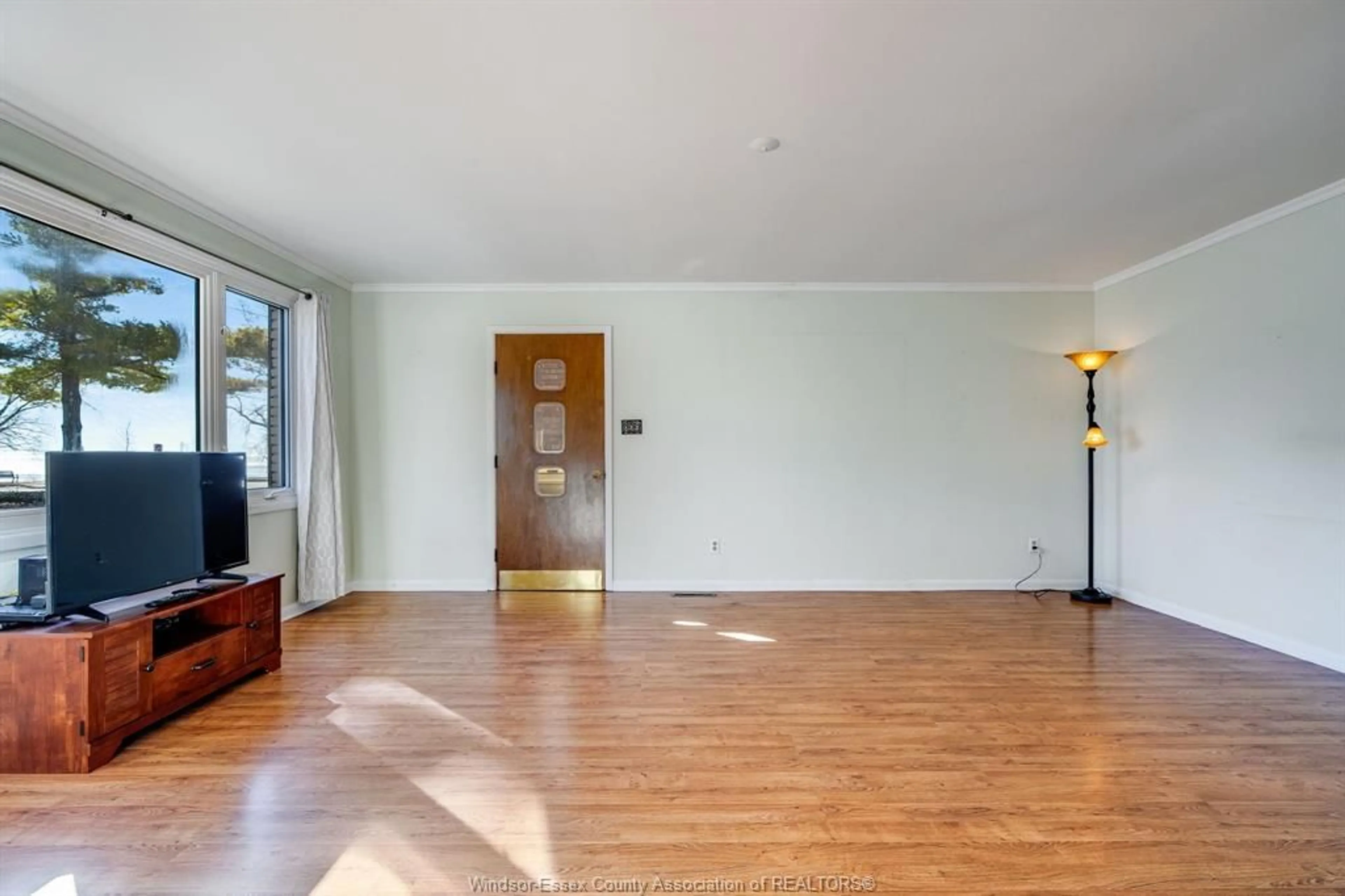 Unknown for 332 Queen St, Kingsville Ontario N9Y 2J3