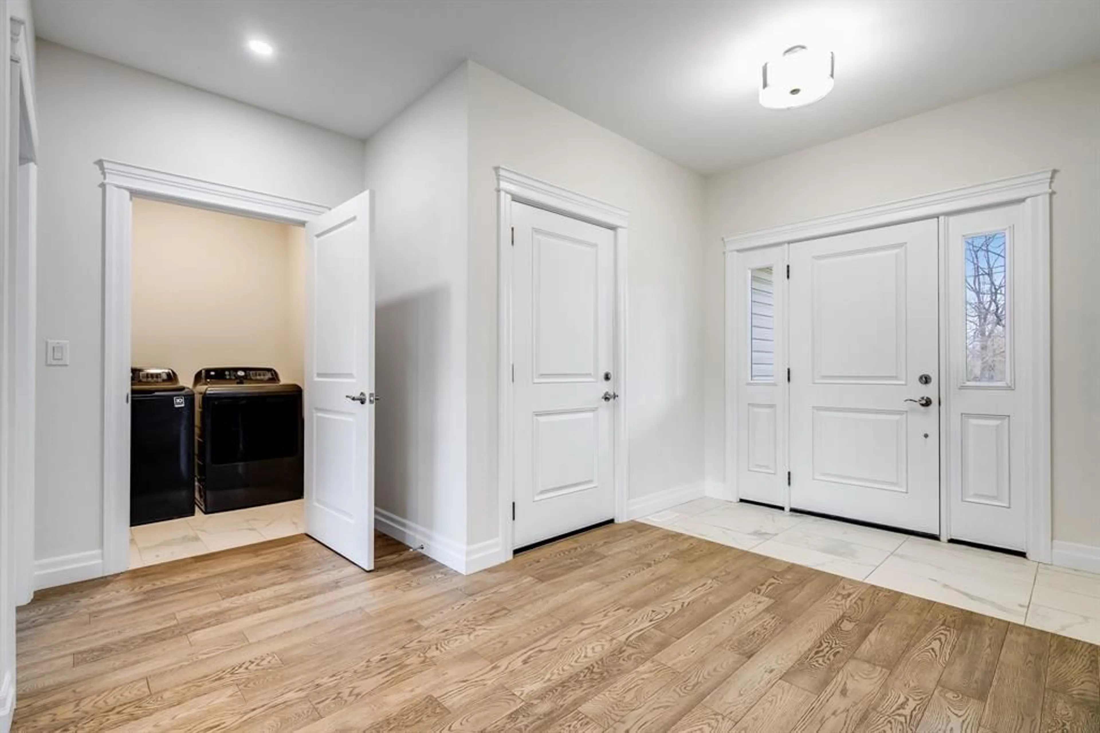 Indoor entryway for 68 Victoria Ave, Ridgetown Ontario N0P 2C0