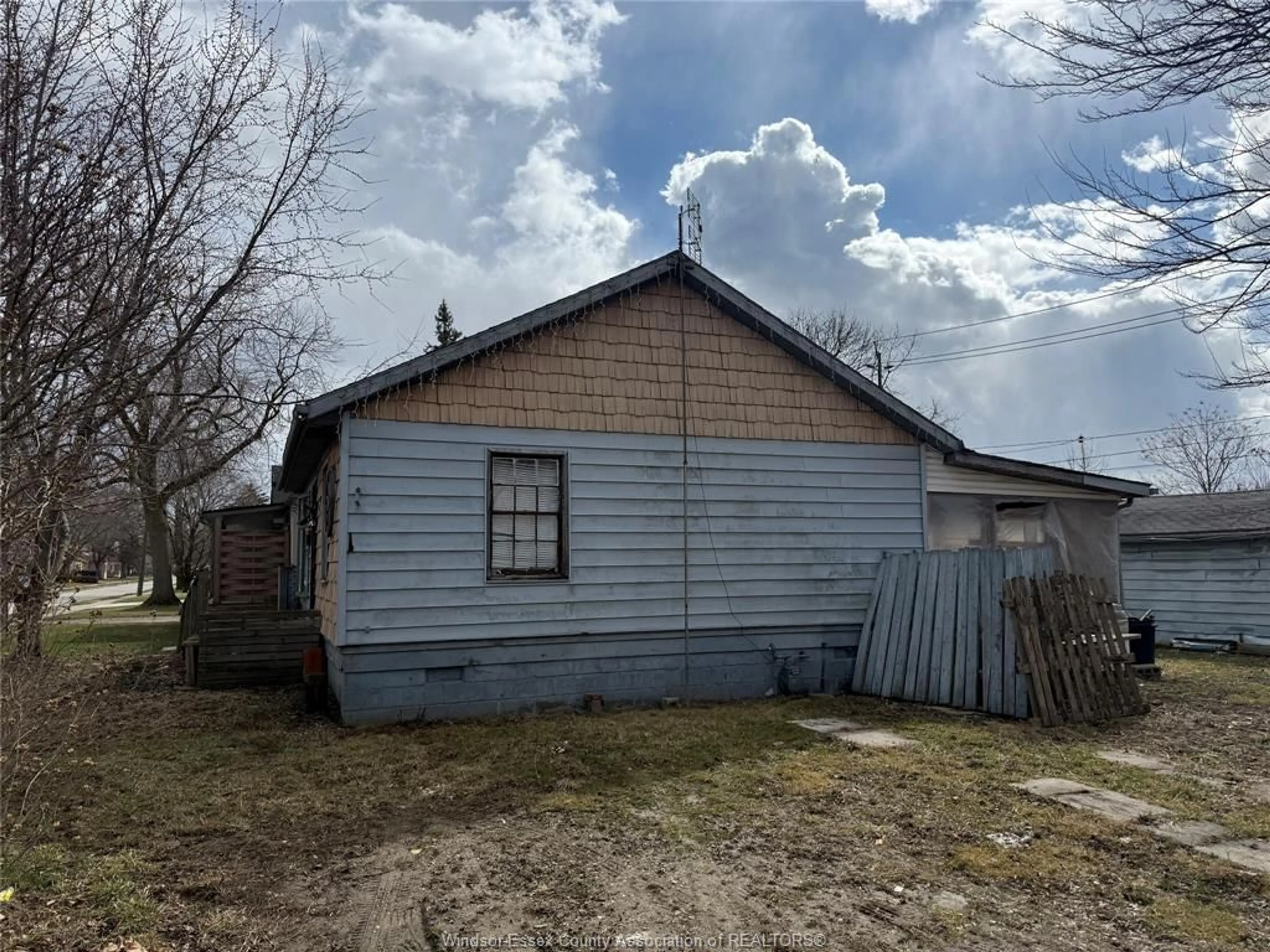 Shed for 1303 Central, Windsor Ontario N8Y 3V3