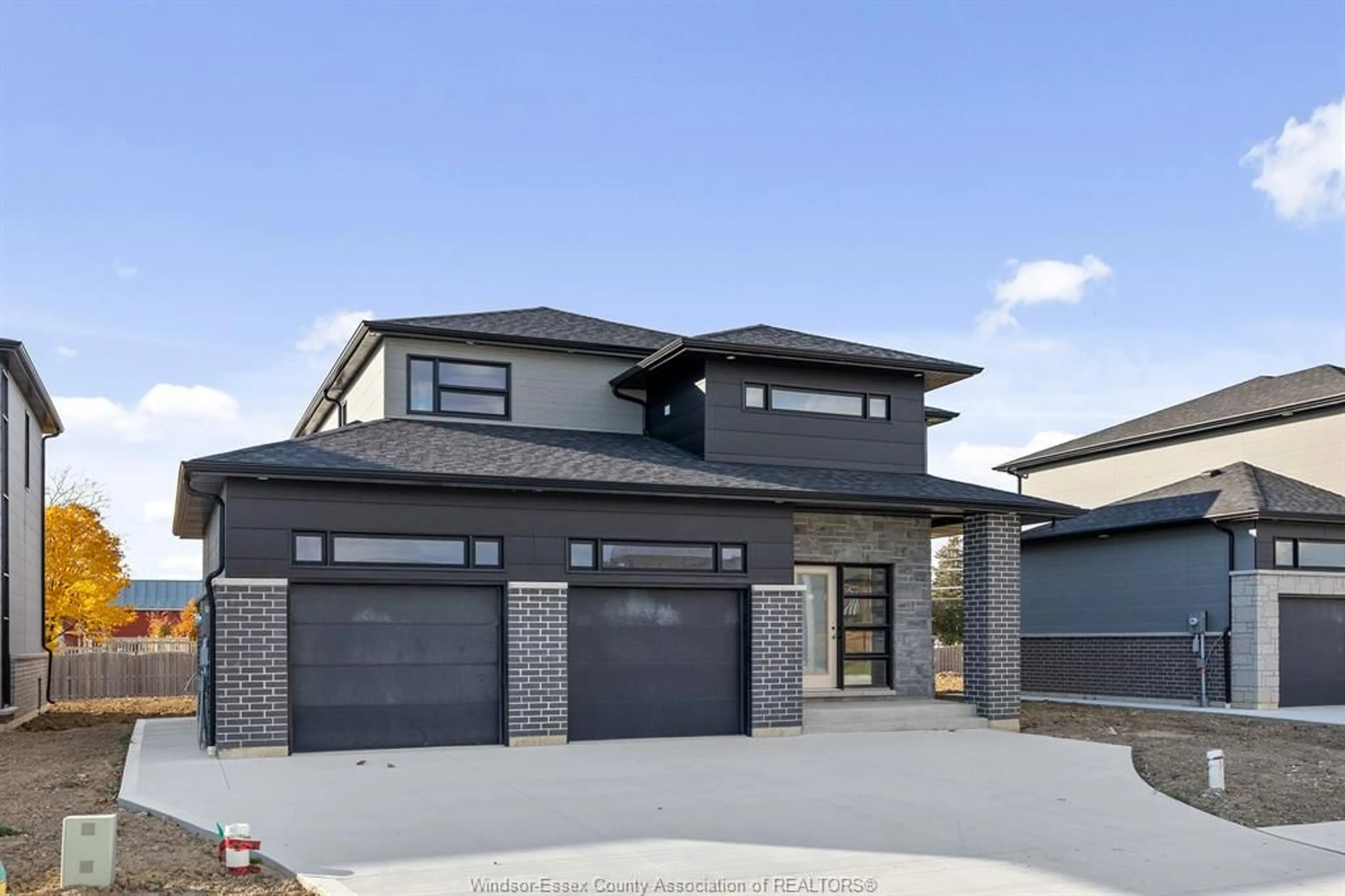 Home with brick exterior material, street for 117 HAZEL Cres, Kingsville Ontario N9Y 0A9