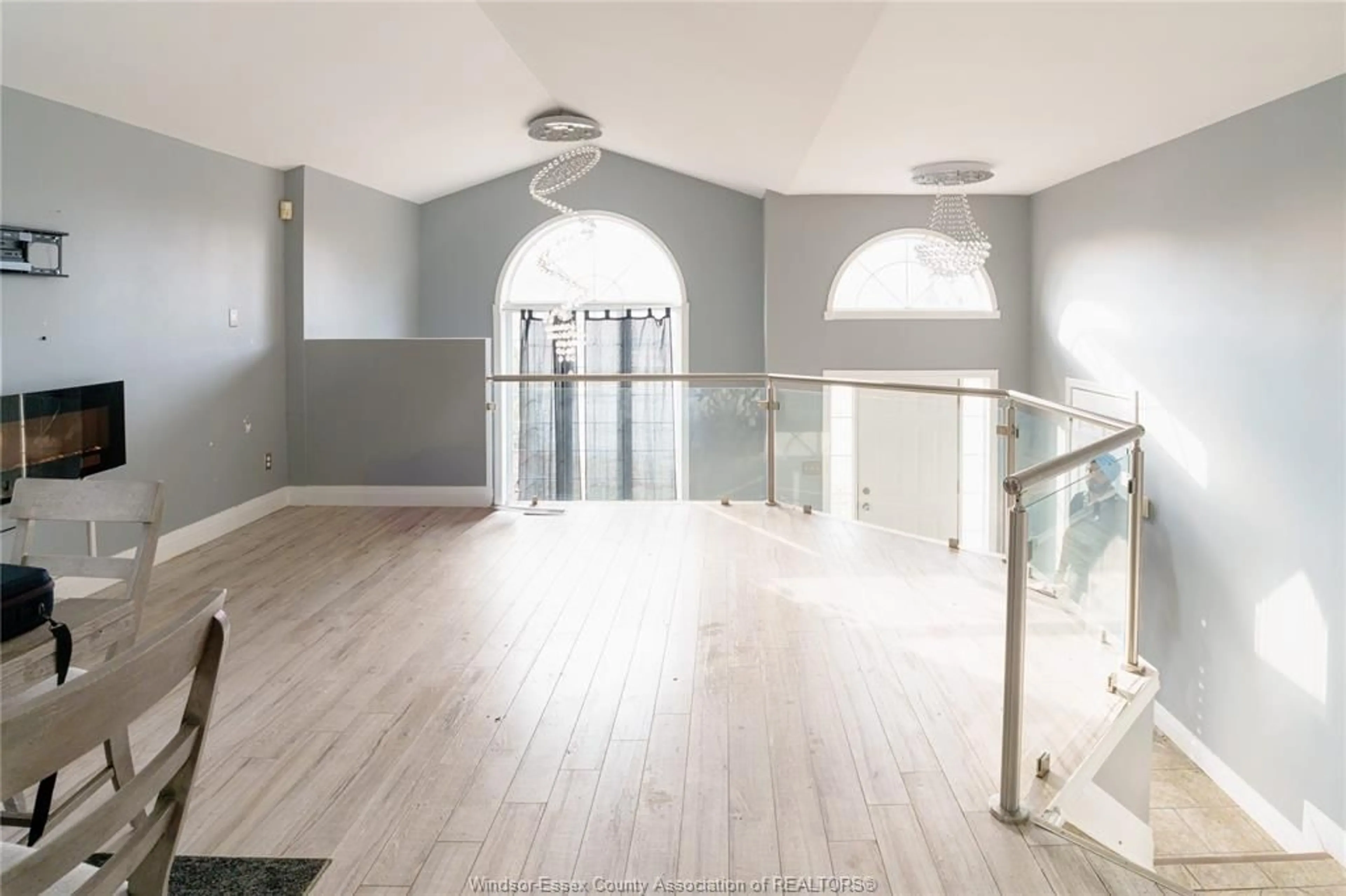 Indoor foyer for 409 RENE Dr, LaSalle Ontario N9J 3R2