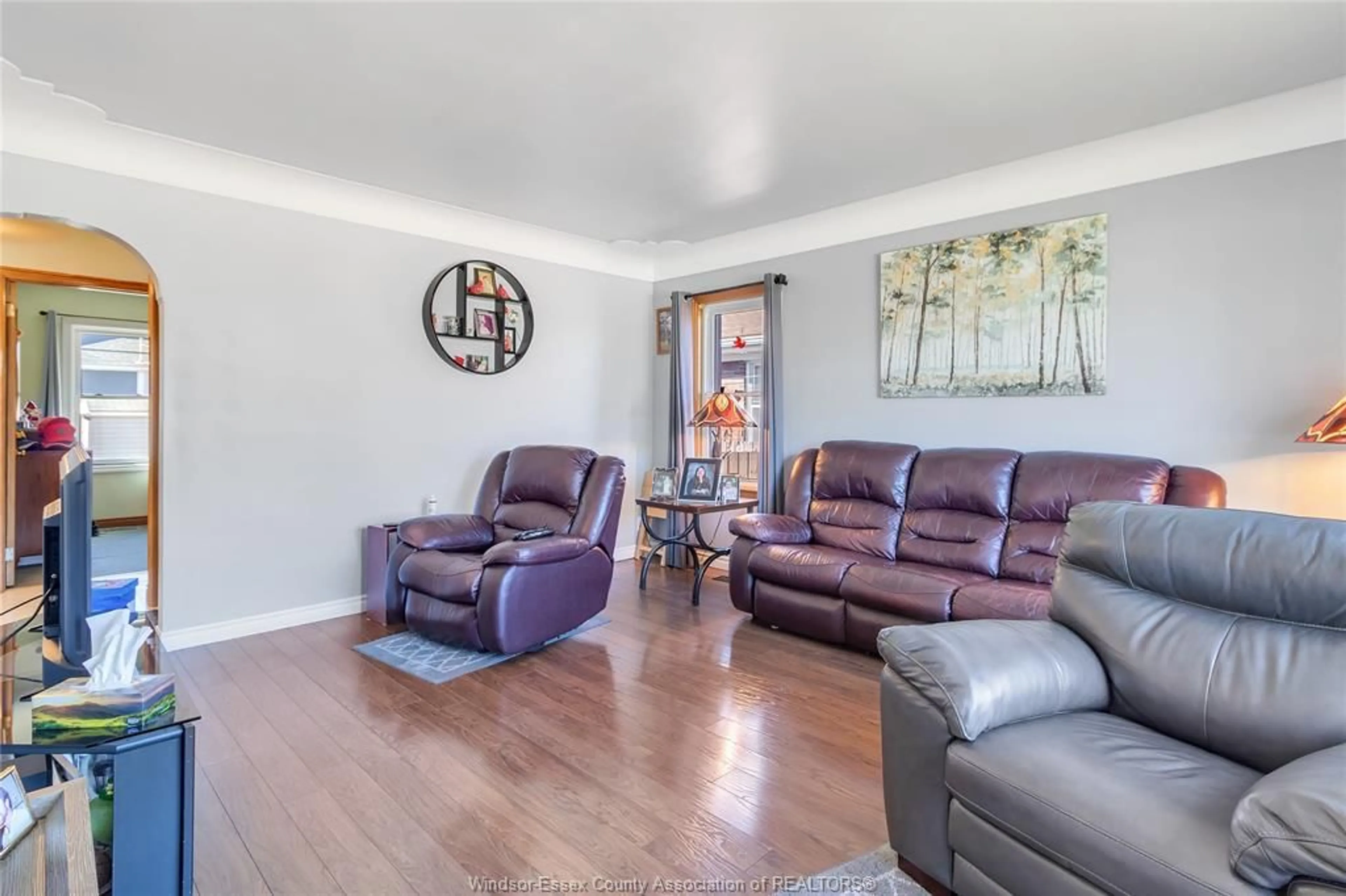 Living room with furniture, wood/laminate floor for 515 RANDOLPH, Windsor Ontario N9B 2T6
