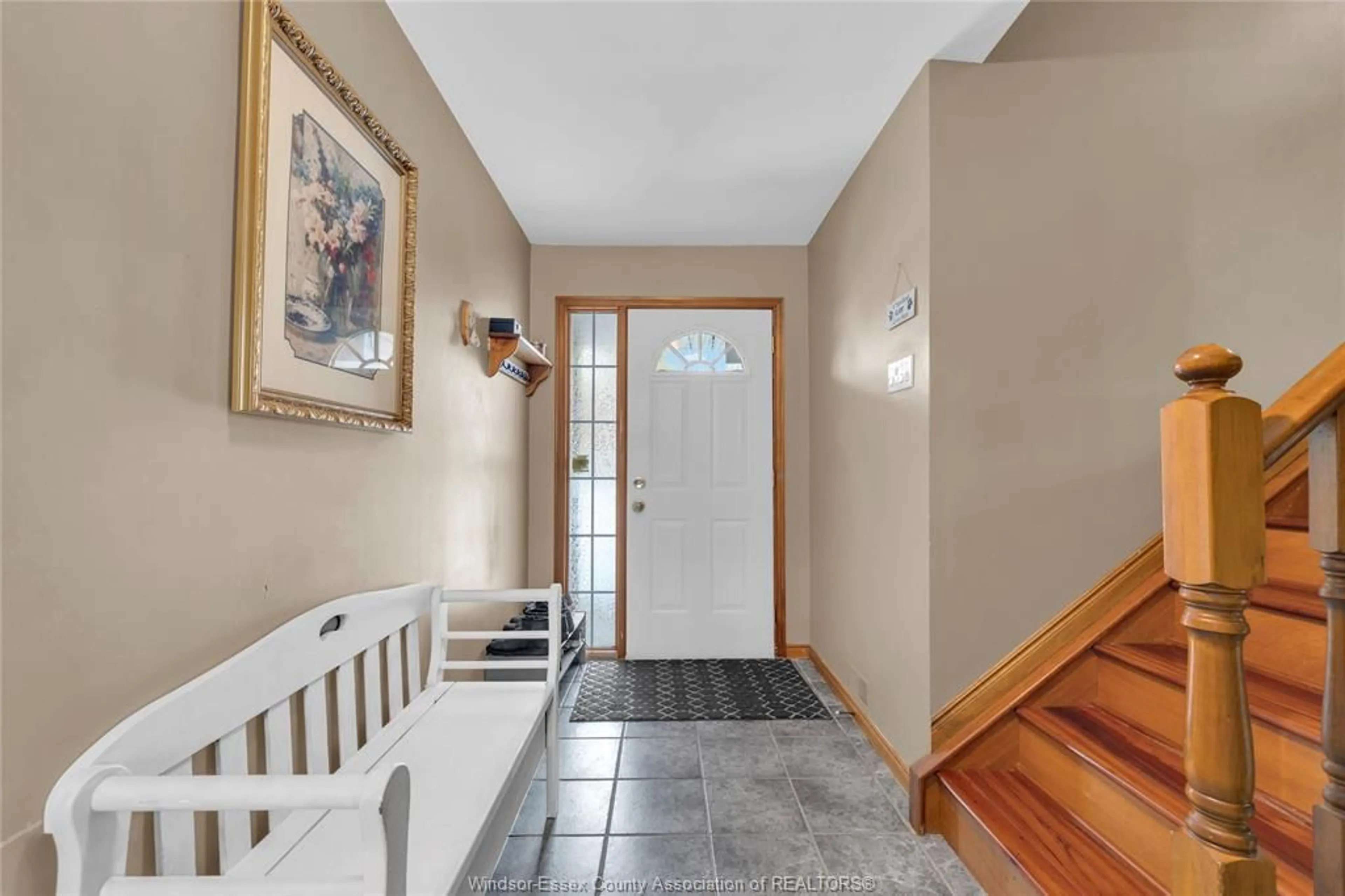 Indoor entryway for 3695 WOODWARD Blvd, Windsor Ontario N8W 5G7